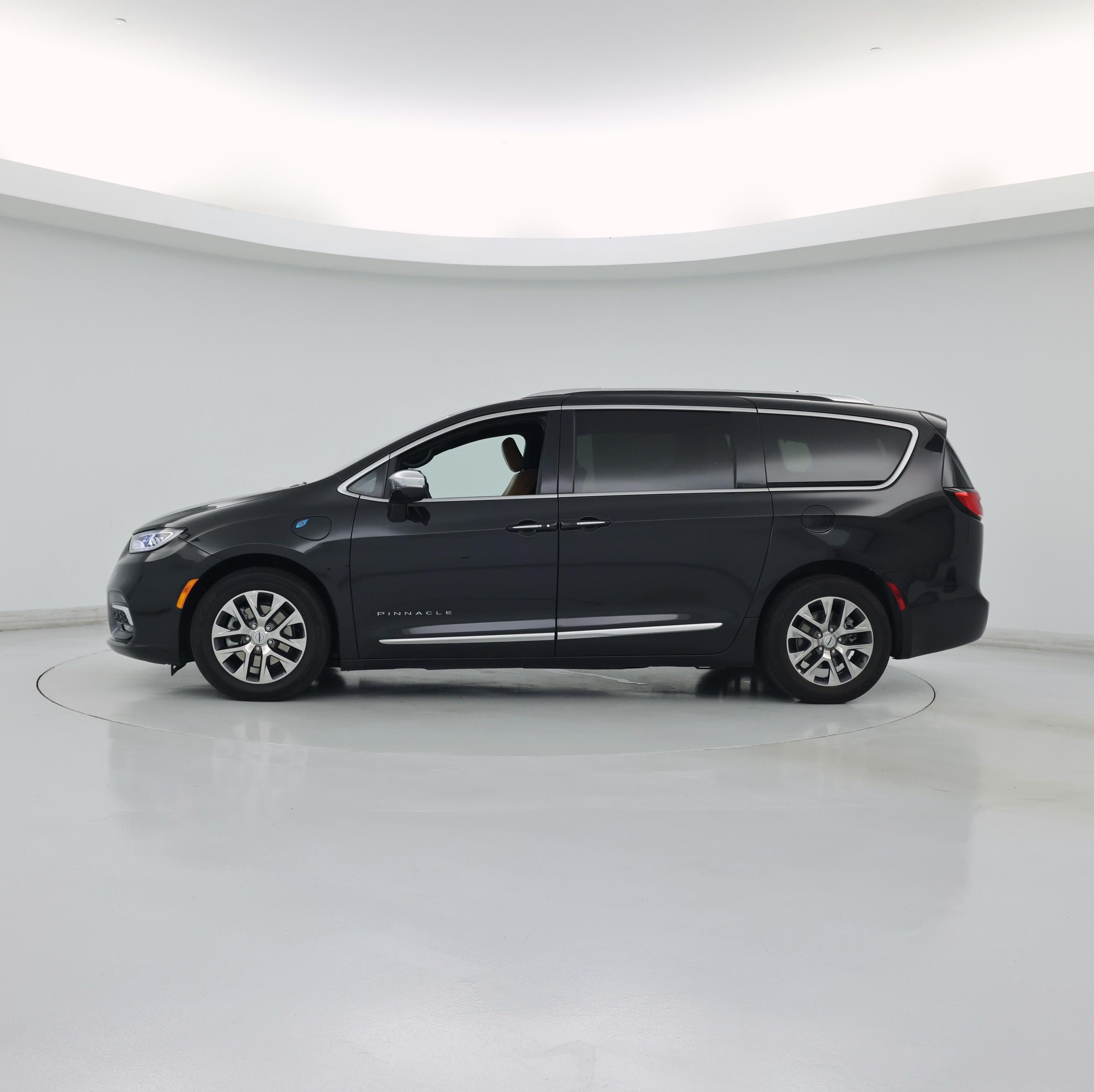 Thumbnail: 2022 Chrysler Pacifica - 3