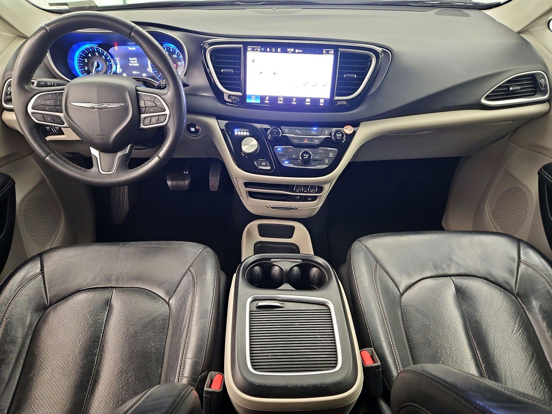 Thumbnail: 2022 Chrysler Pacifica - 9