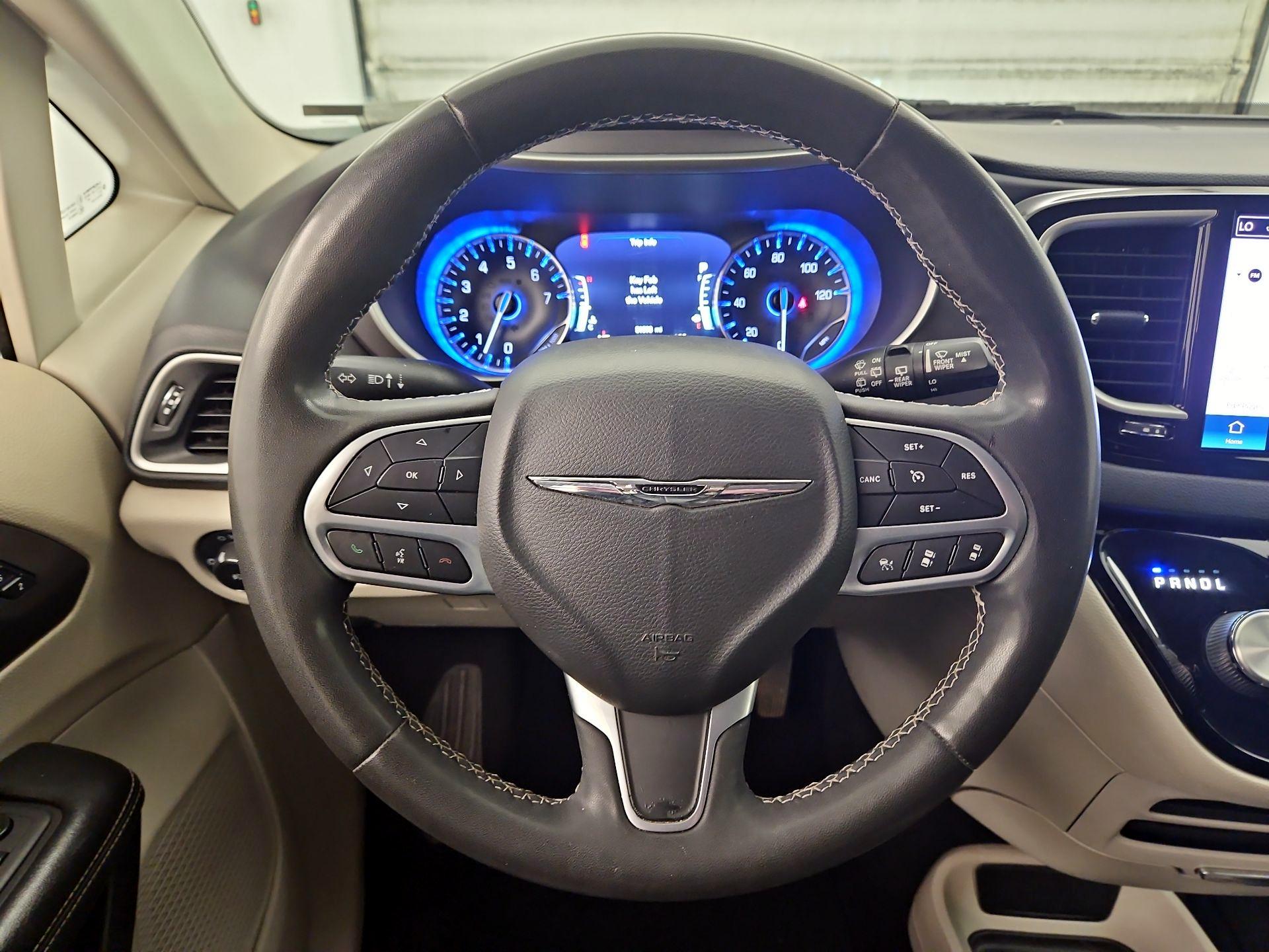 Thumbnail: 2022 Chrysler Pacifica - 10