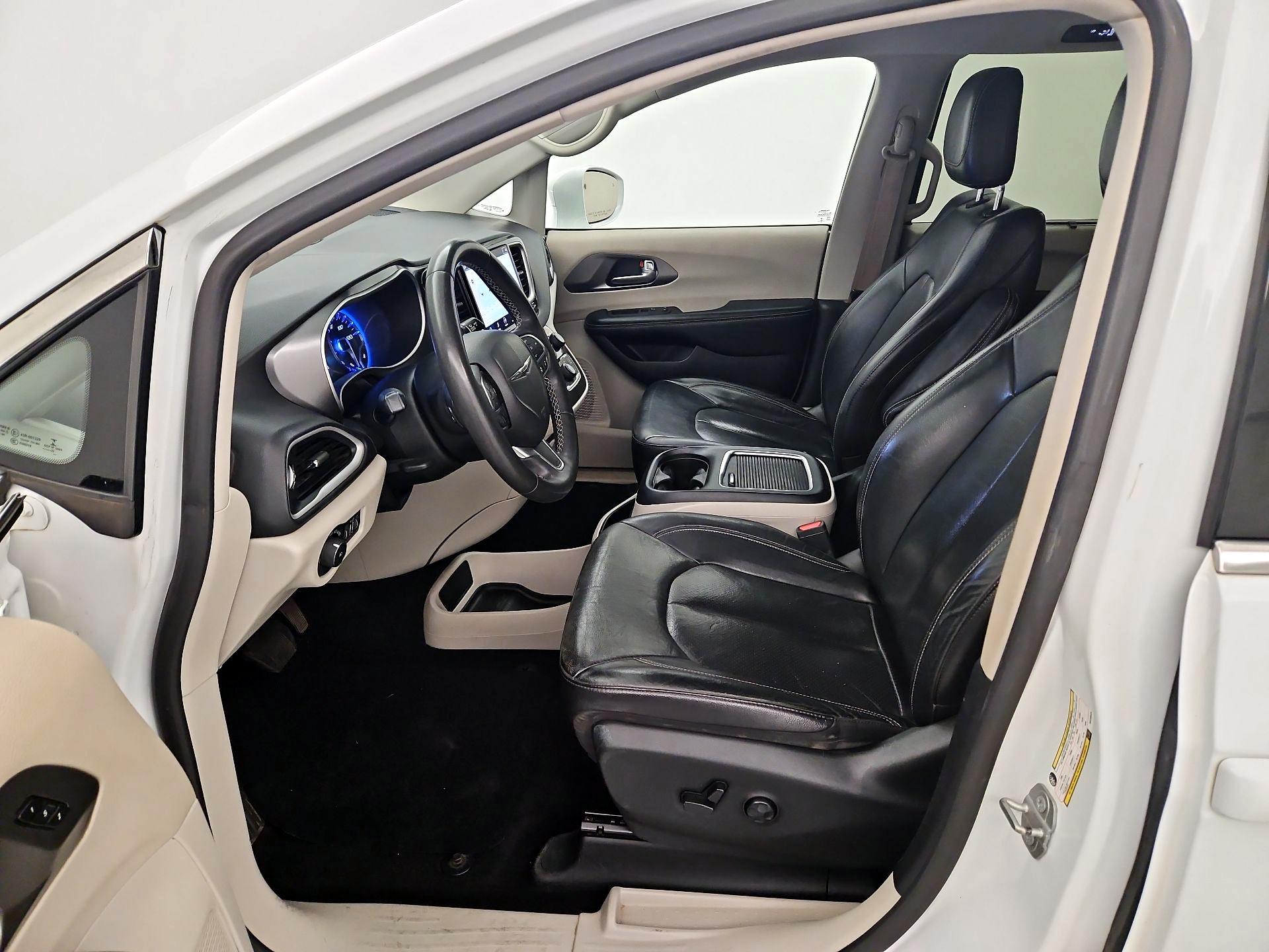 Thumbnail: 2022 Chrysler Pacifica - 11