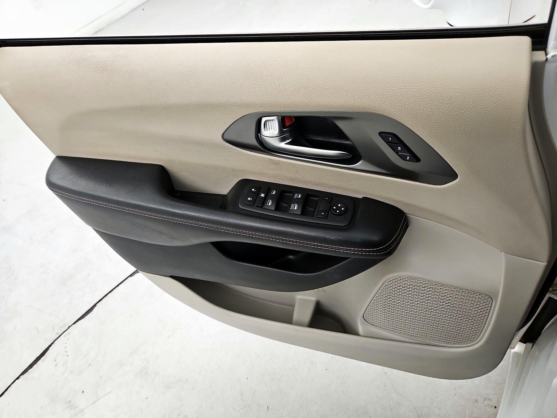 Thumbnail: 2022 Chrysler Pacifica - 12