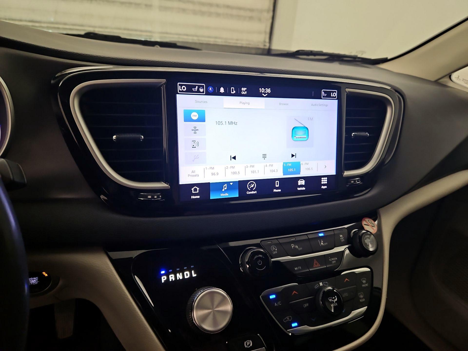 Thumbnail: 2022 Chrysler Pacifica - 15