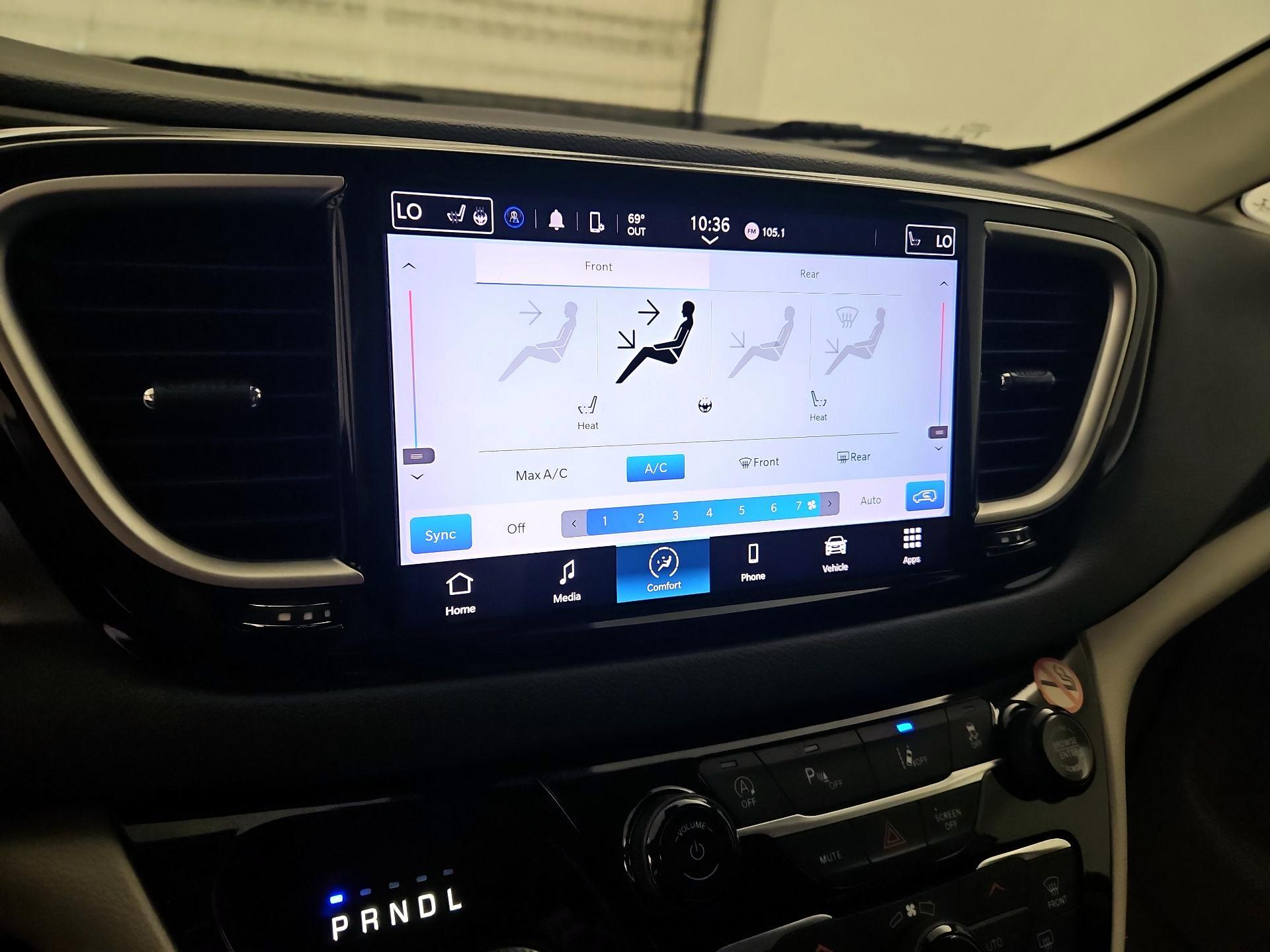 Thumbnail: 2022 Chrysler Pacifica - 16