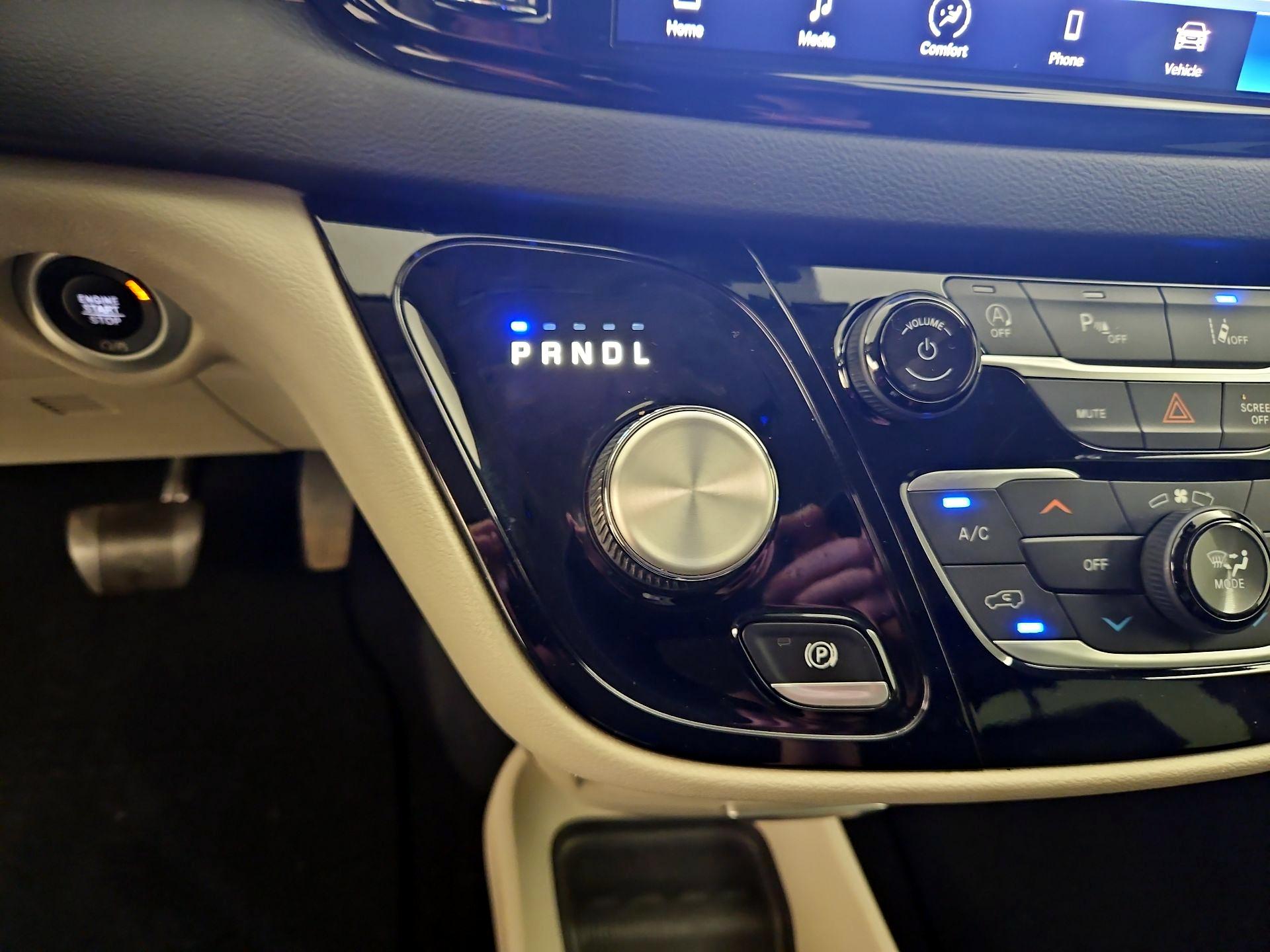 Thumbnail: 2022 Chrysler Pacifica - 17