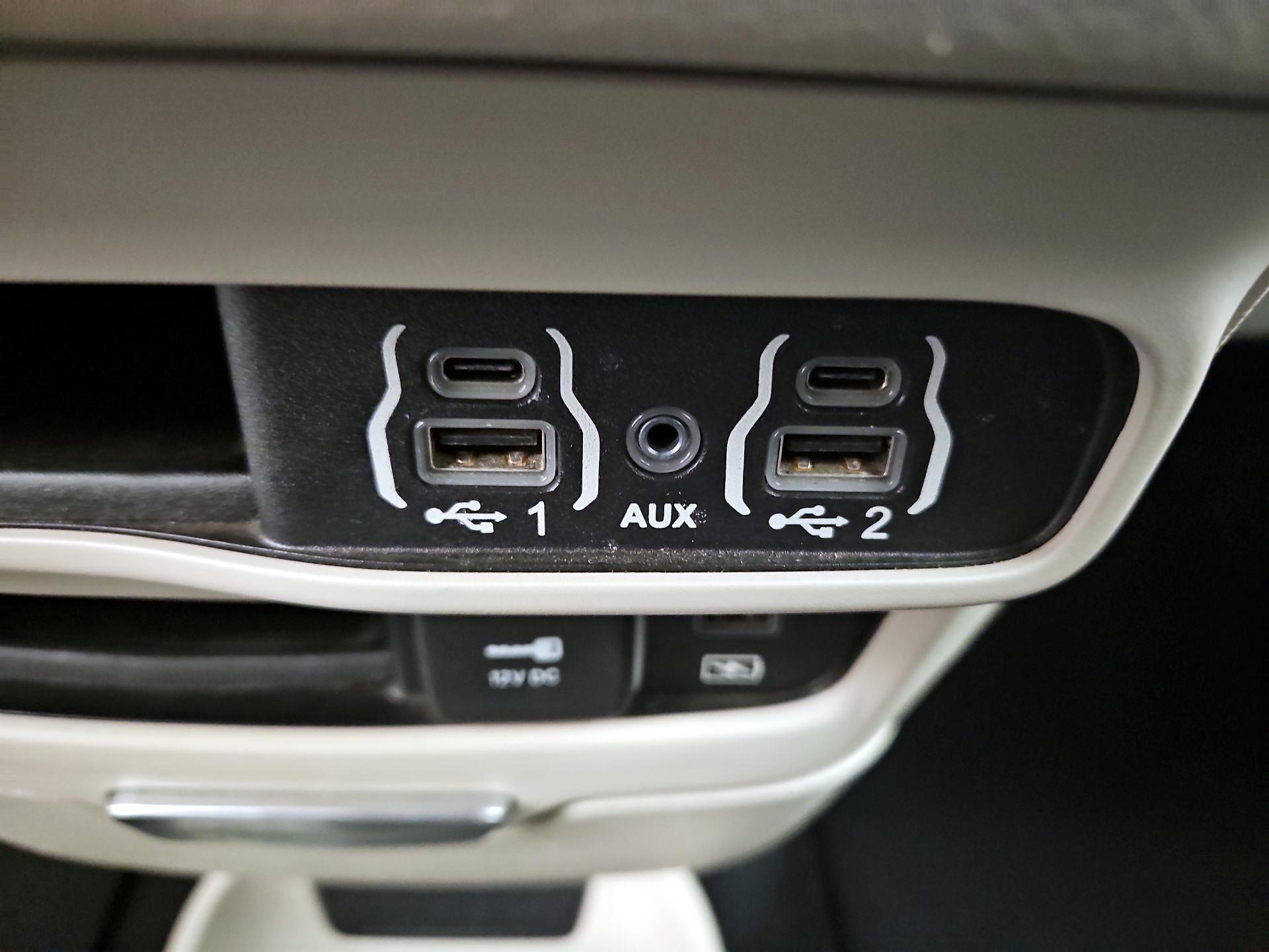 Thumbnail: 2022 Chrysler Pacifica - 18