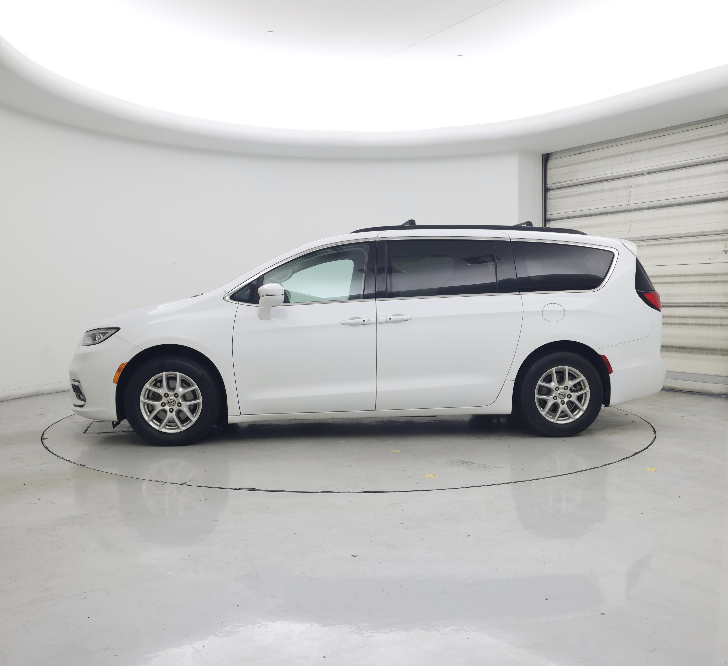 Thumbnail: 2022 Chrysler Pacifica - 3