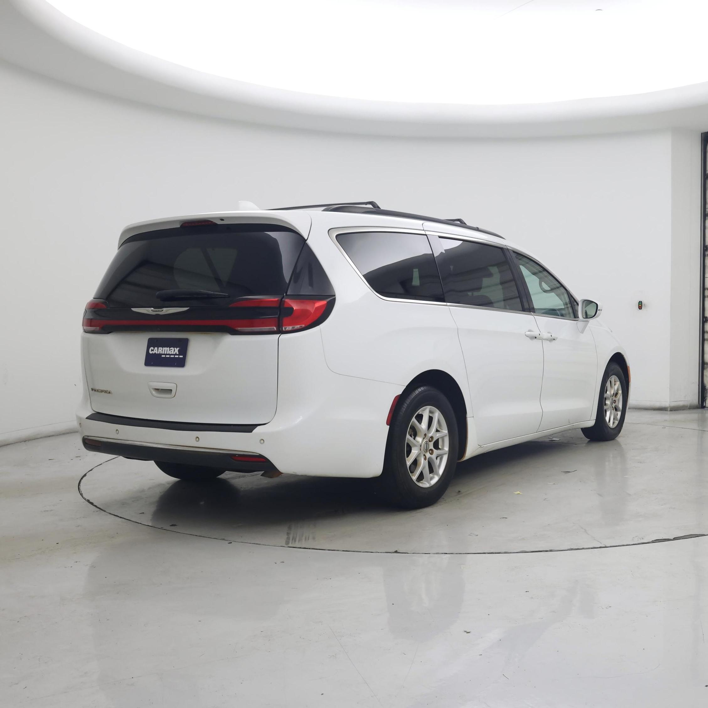 Thumbnail: 2022 Chrysler Pacifica - 8