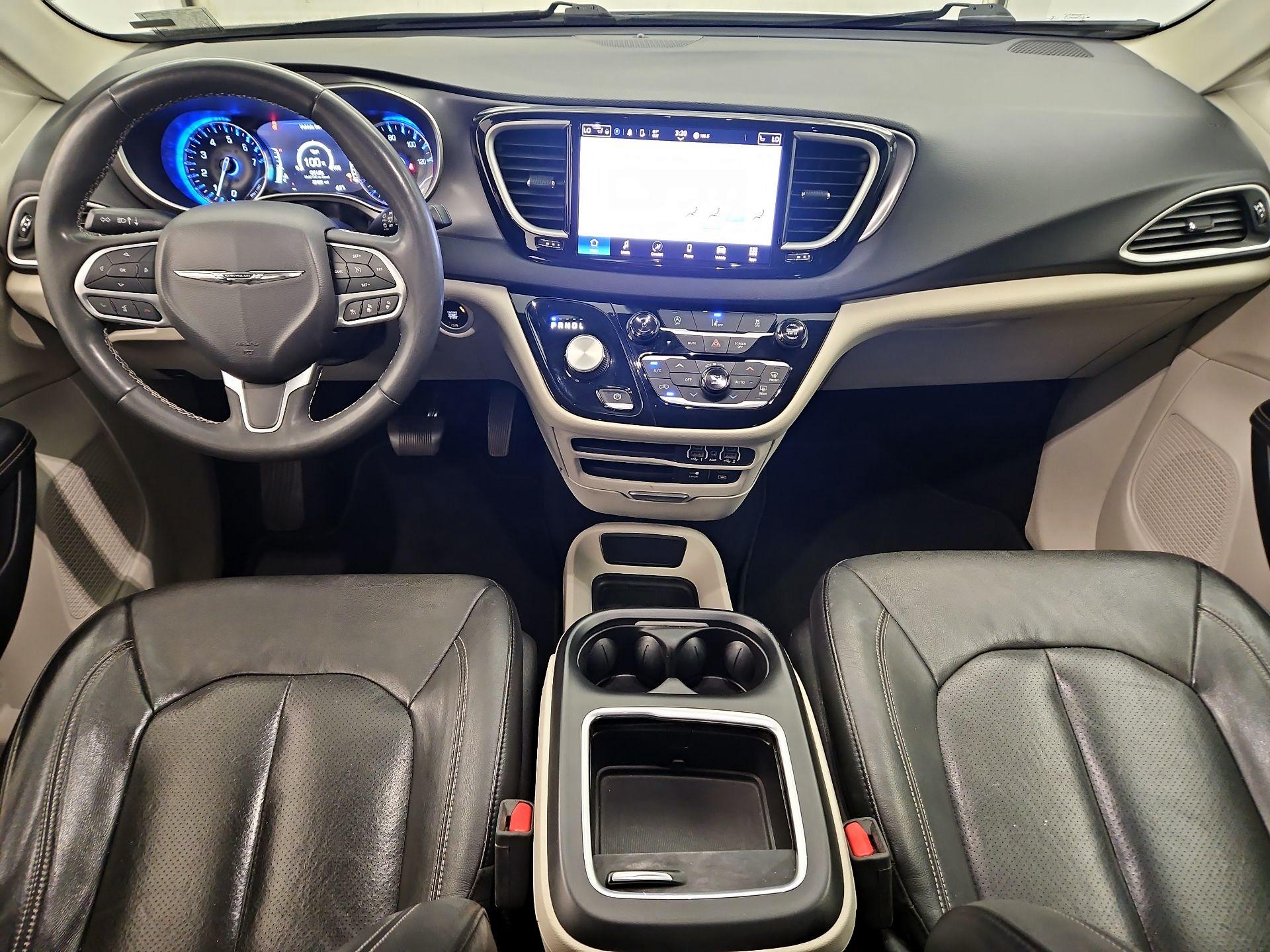 Thumbnail: 2022 Chrysler Pacifica - 9