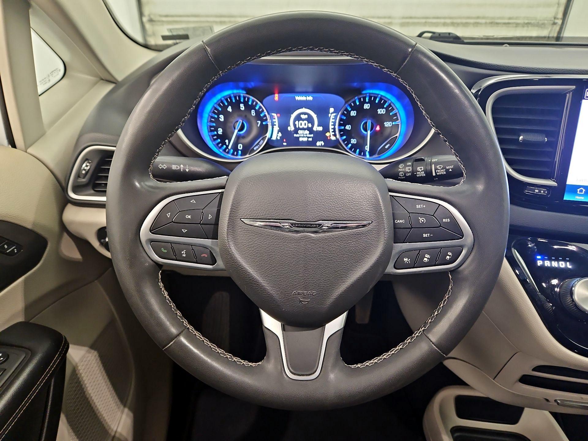 Thumbnail: 2022 Chrysler Pacifica - 10