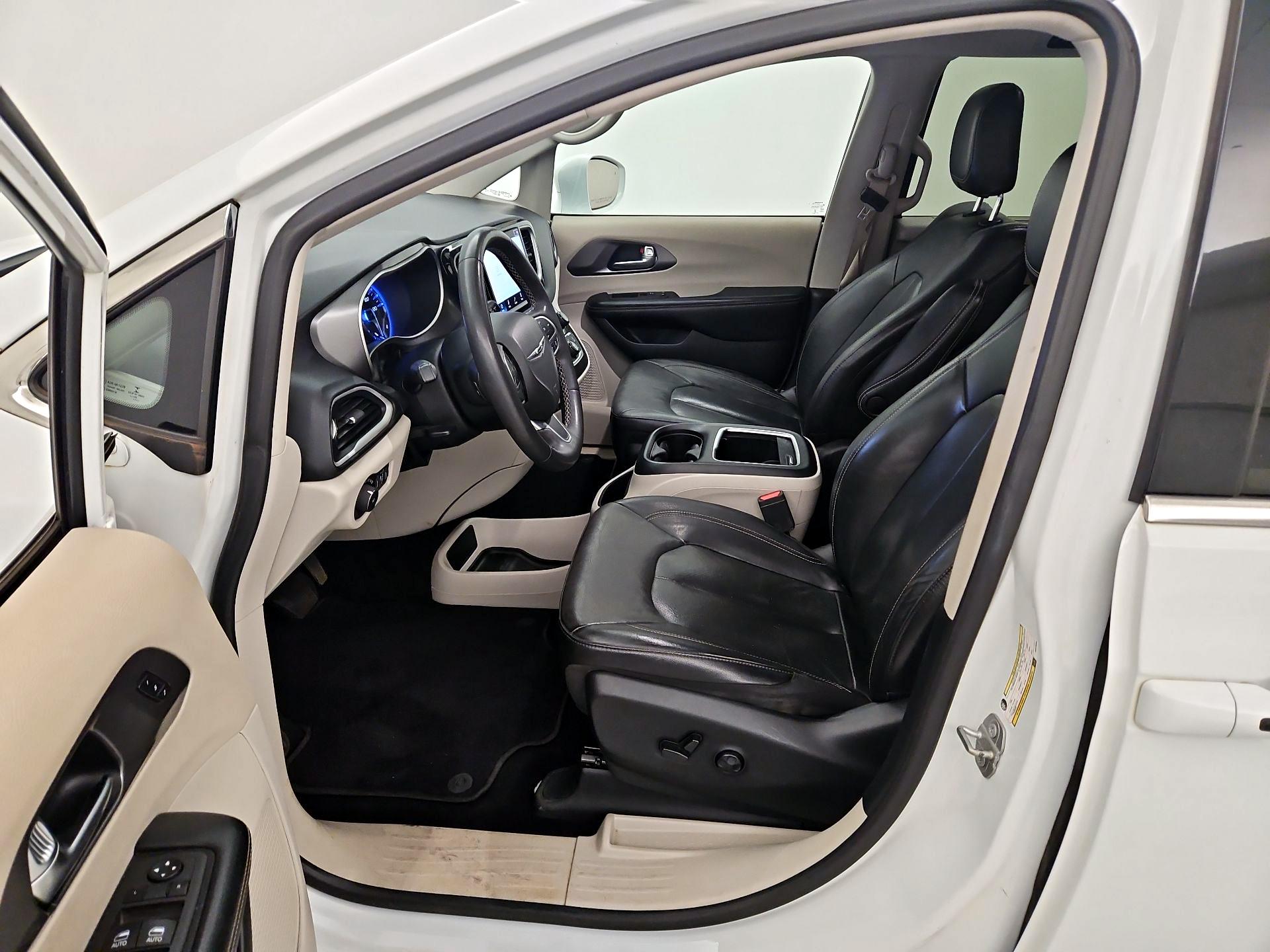 Thumbnail: 2022 Chrysler Pacifica - 11