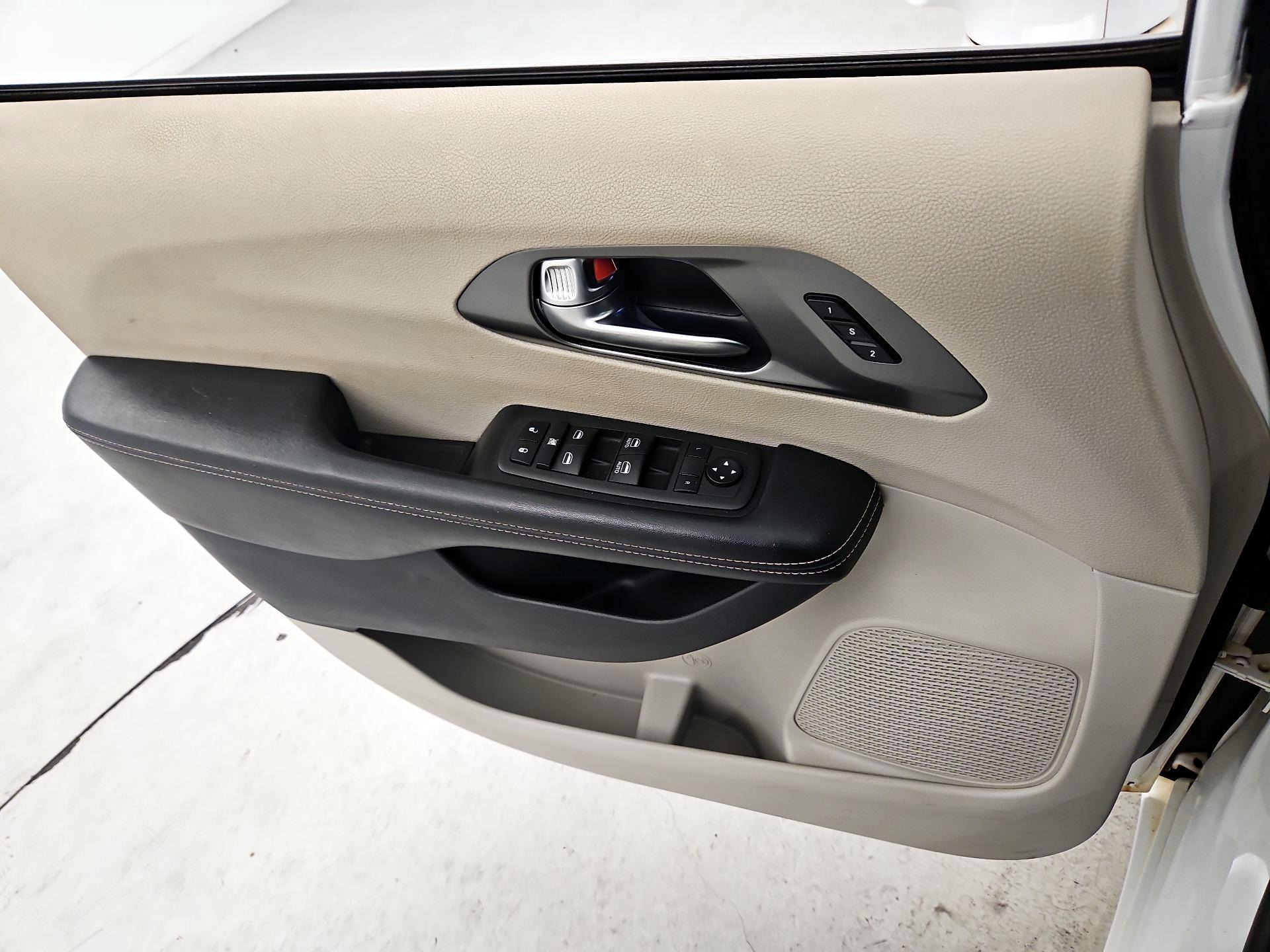 Thumbnail: 2022 Chrysler Pacifica - 12
