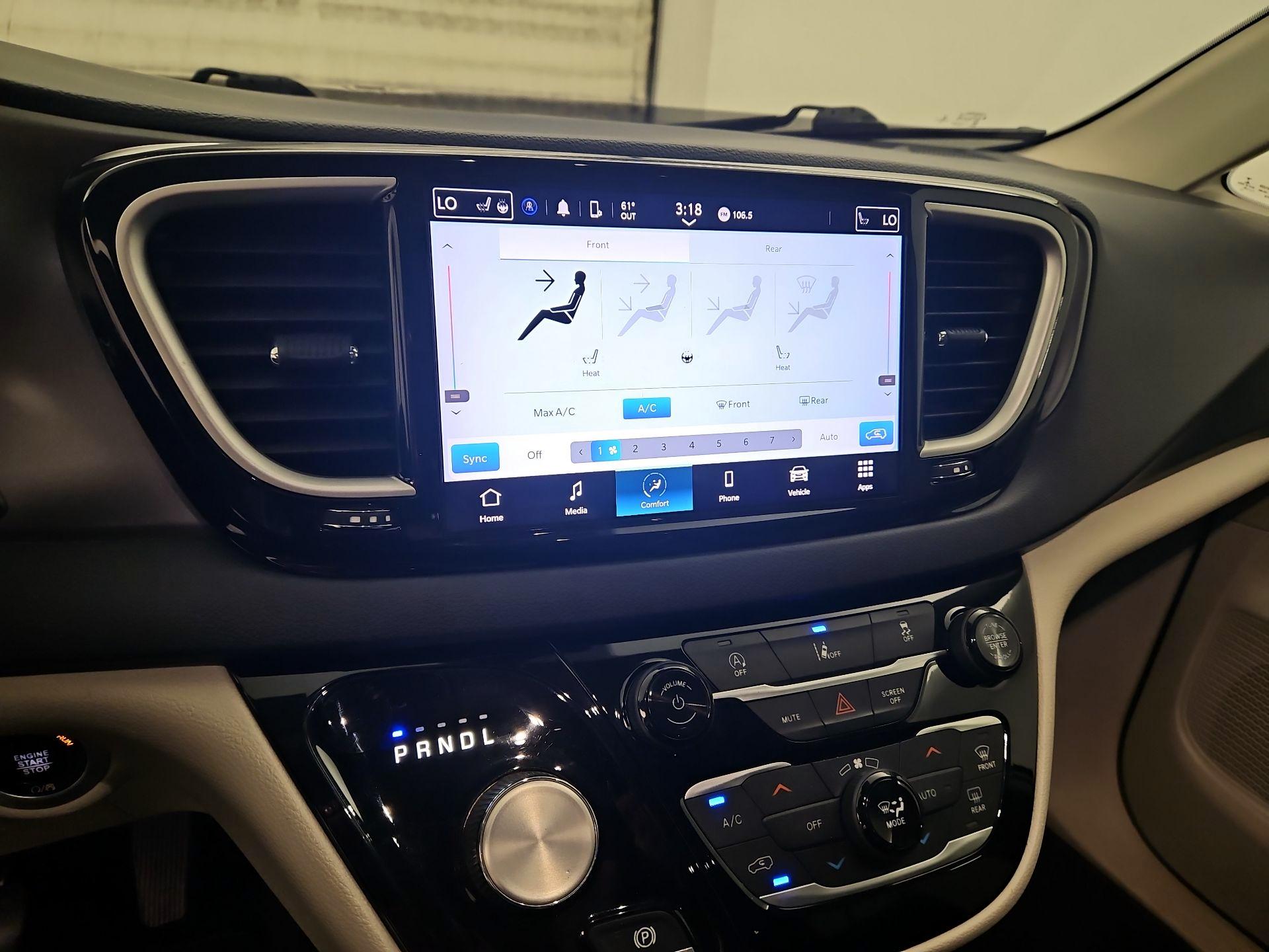 Thumbnail: 2022 Chrysler Pacifica - 16