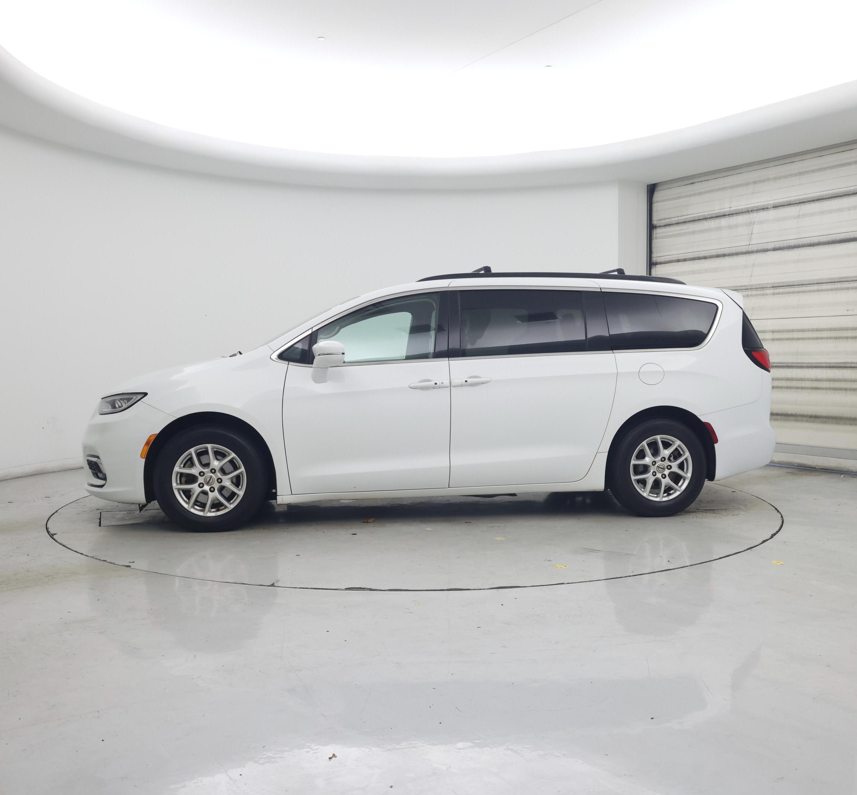 Thumbnail: 2022 Chrysler Pacifica - 3