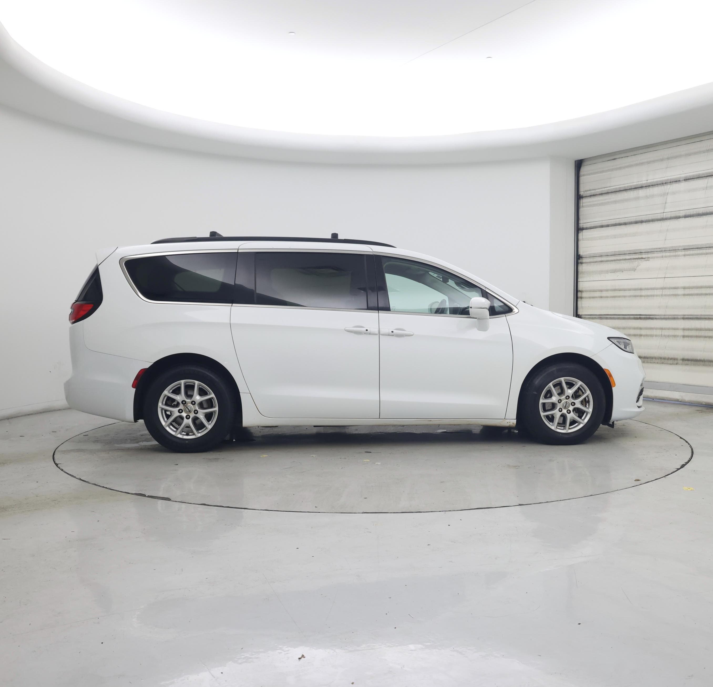 Thumbnail: 2022 Chrysler Pacifica - 7