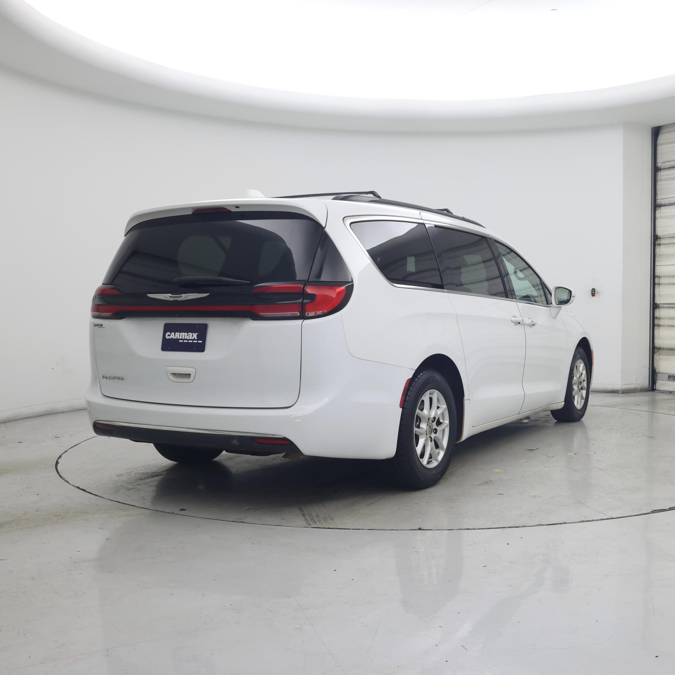Thumbnail: 2022 Chrysler Pacifica - 8