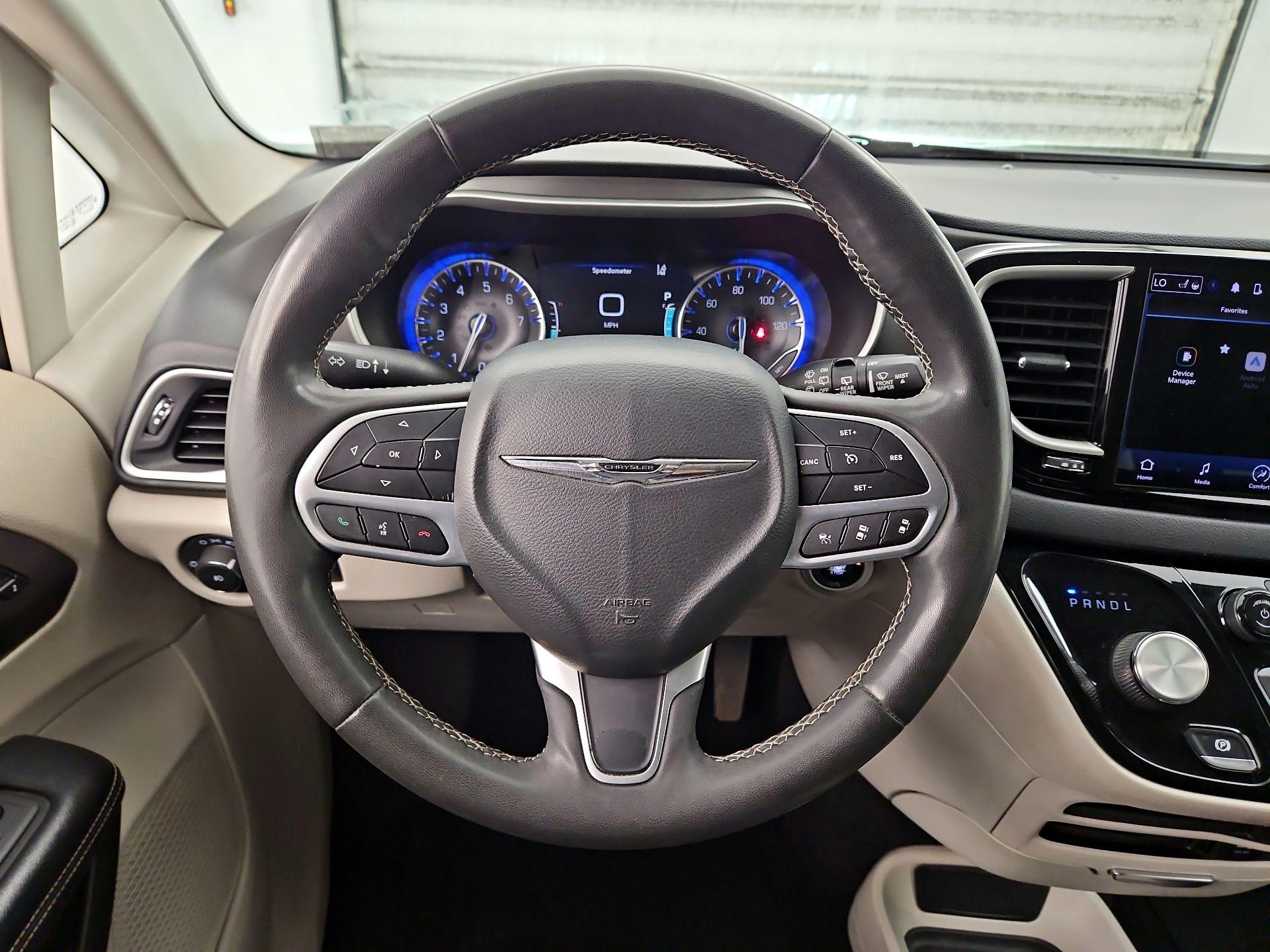 Thumbnail: 2022 Chrysler Pacifica - 10