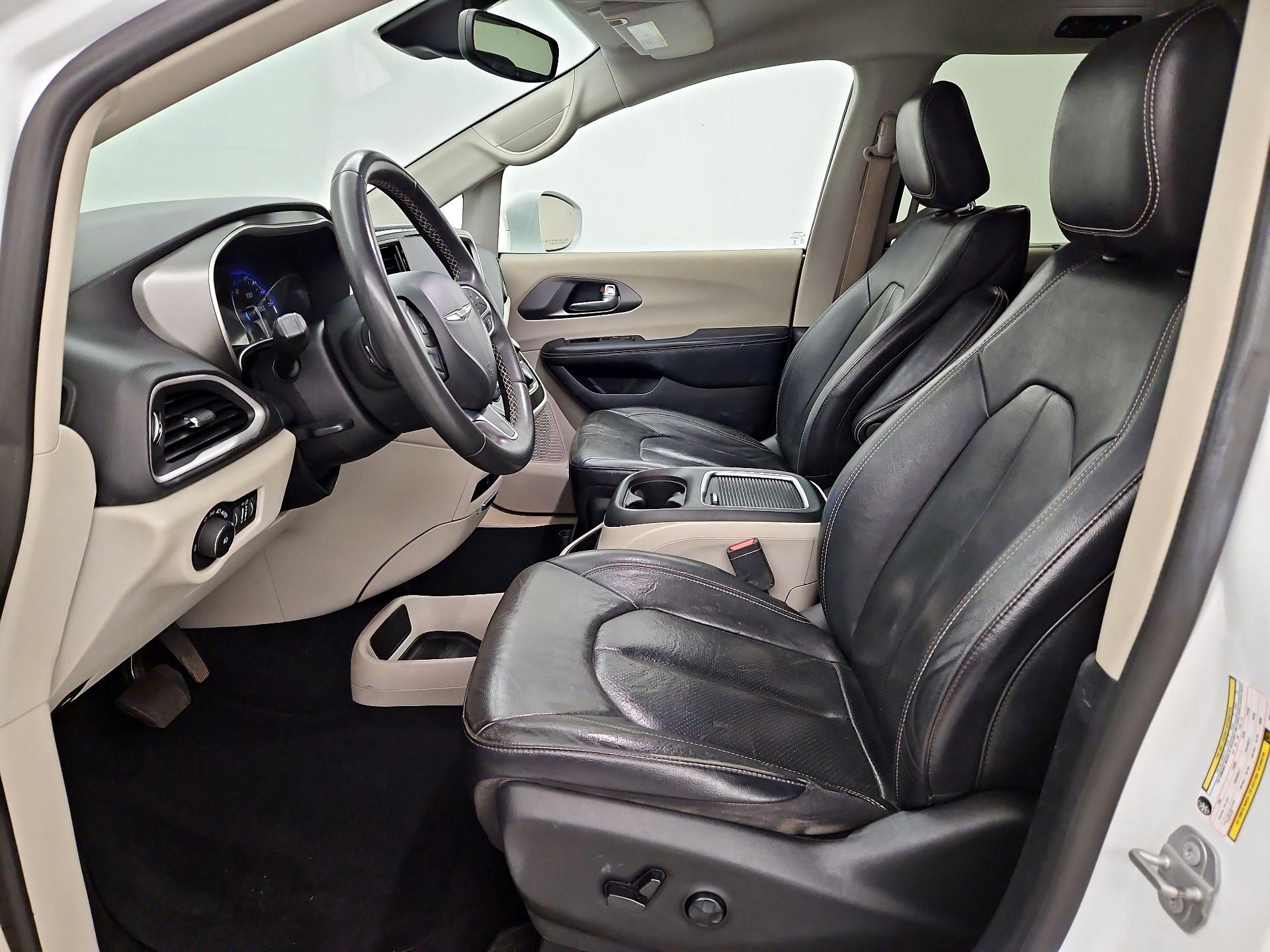 Thumbnail: 2022 Chrysler Pacifica - 11