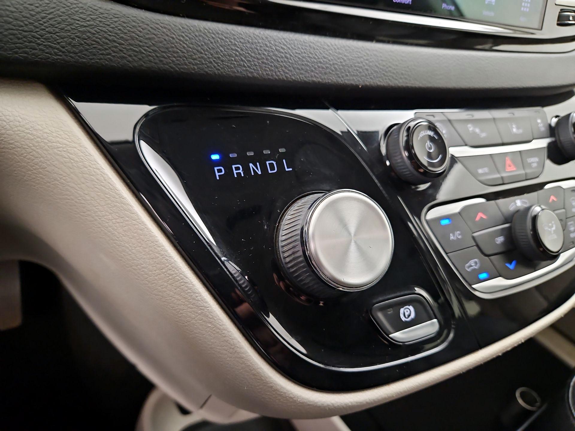 Thumbnail: 2022 Chrysler Pacifica - 17