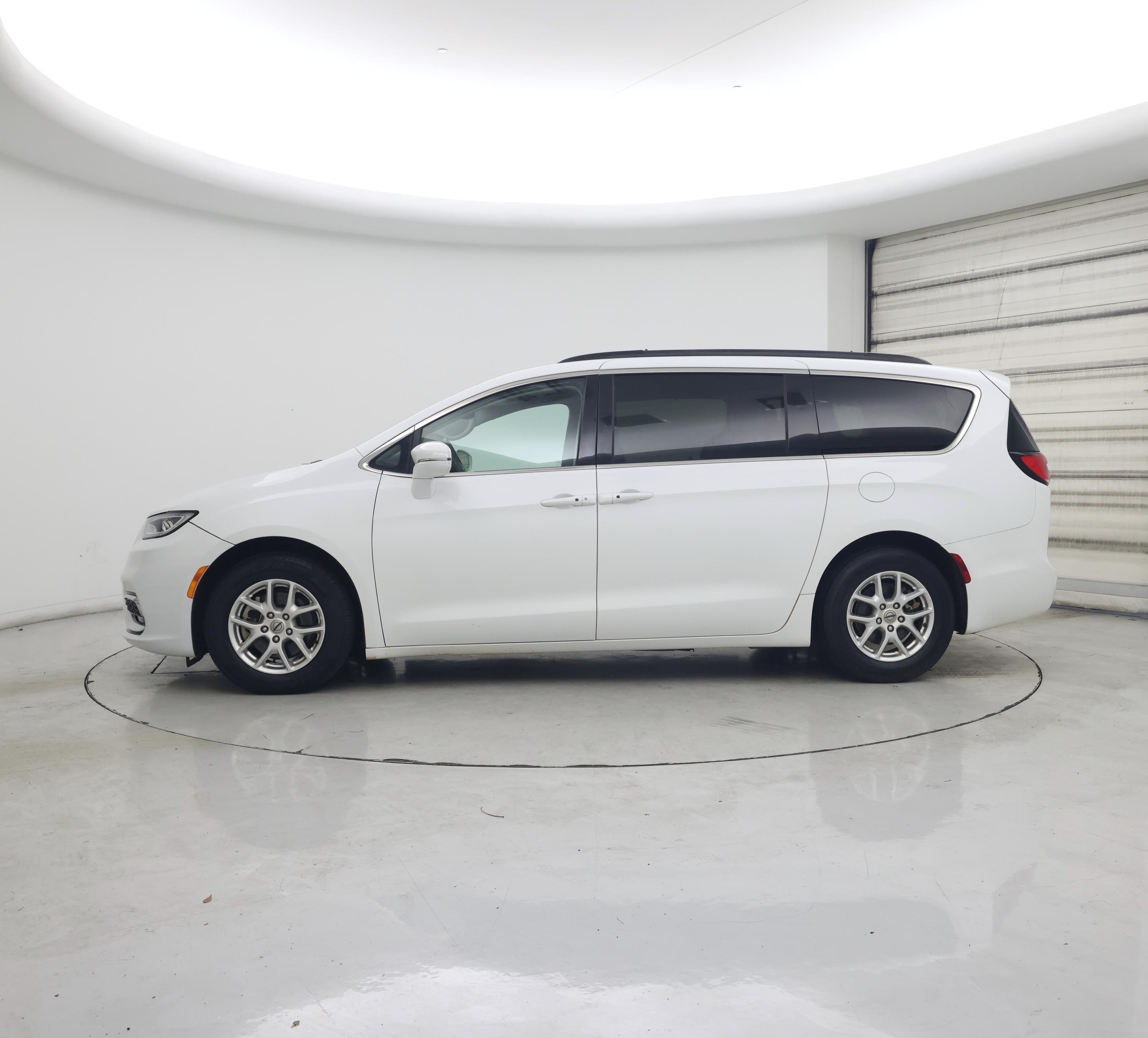 Thumbnail: 2022 Chrysler Pacifica - 3