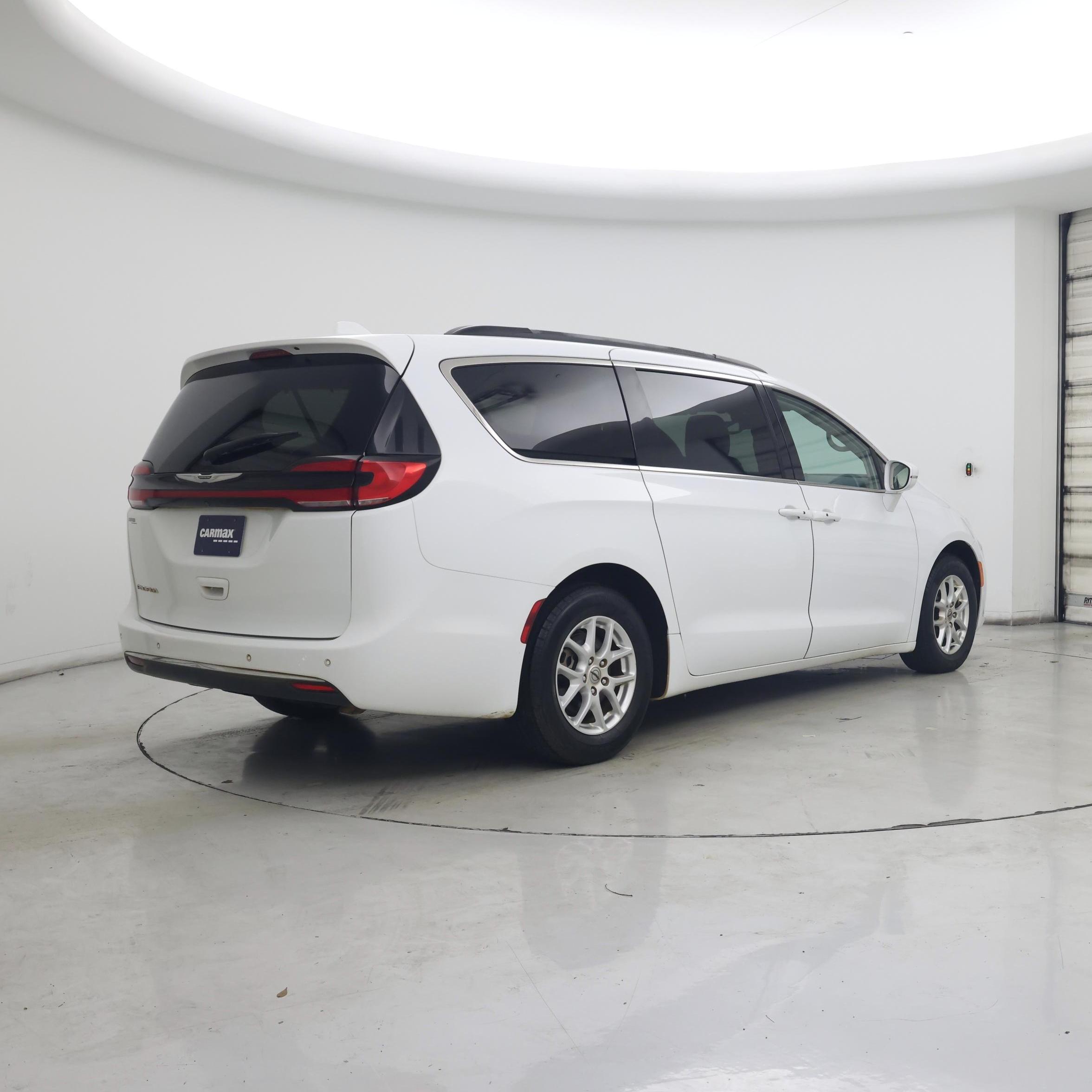 Thumbnail: 2022 Chrysler Pacifica - 8