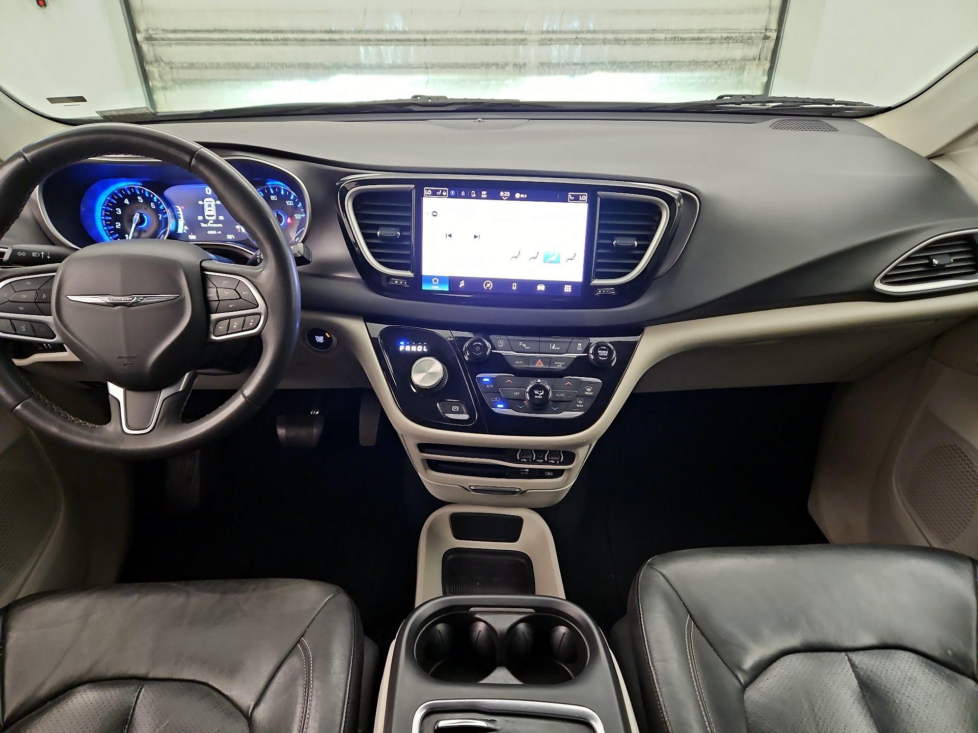 Thumbnail: 2022 Chrysler Pacifica - 9