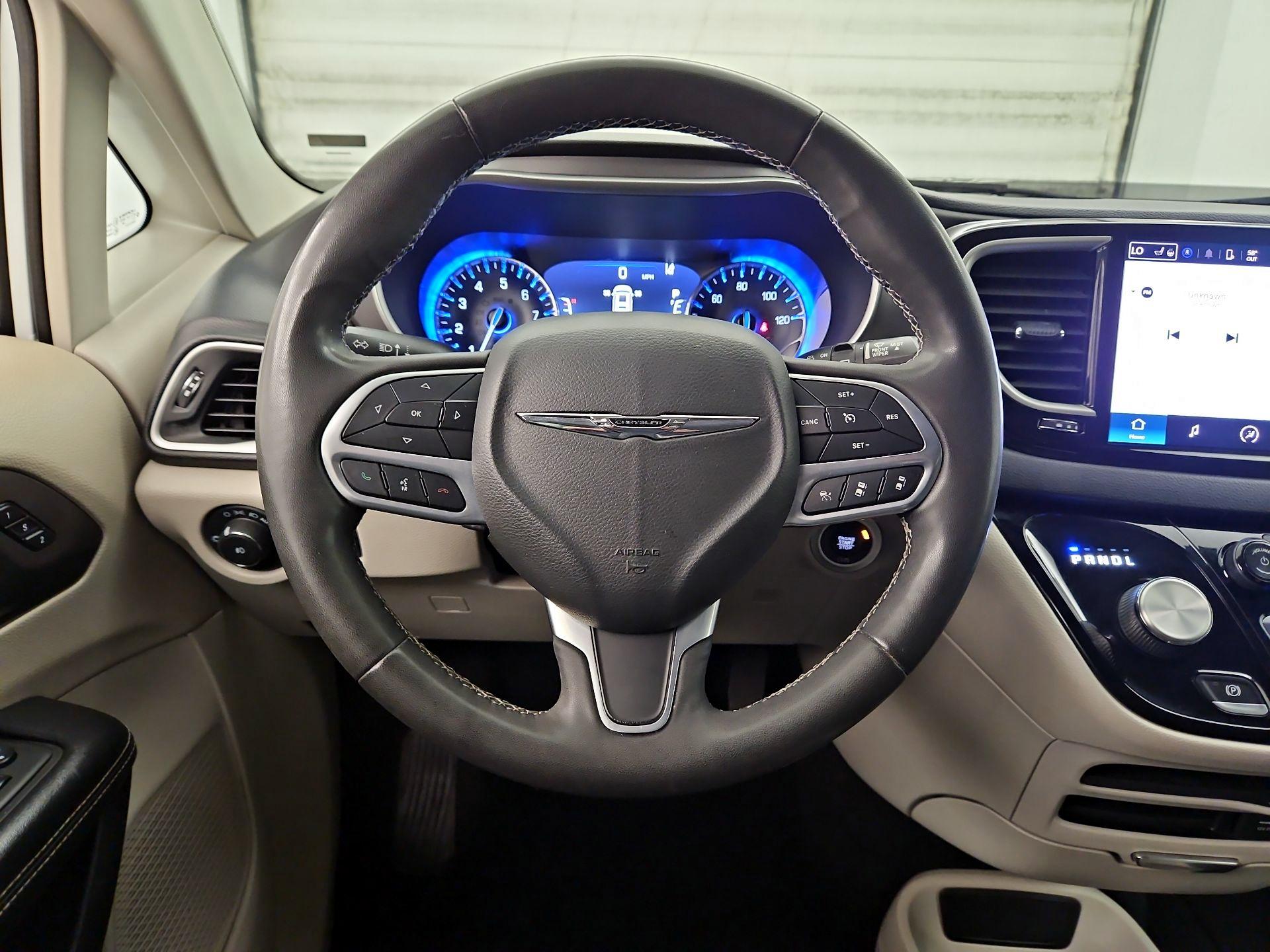Thumbnail: 2022 Chrysler Pacifica - 10