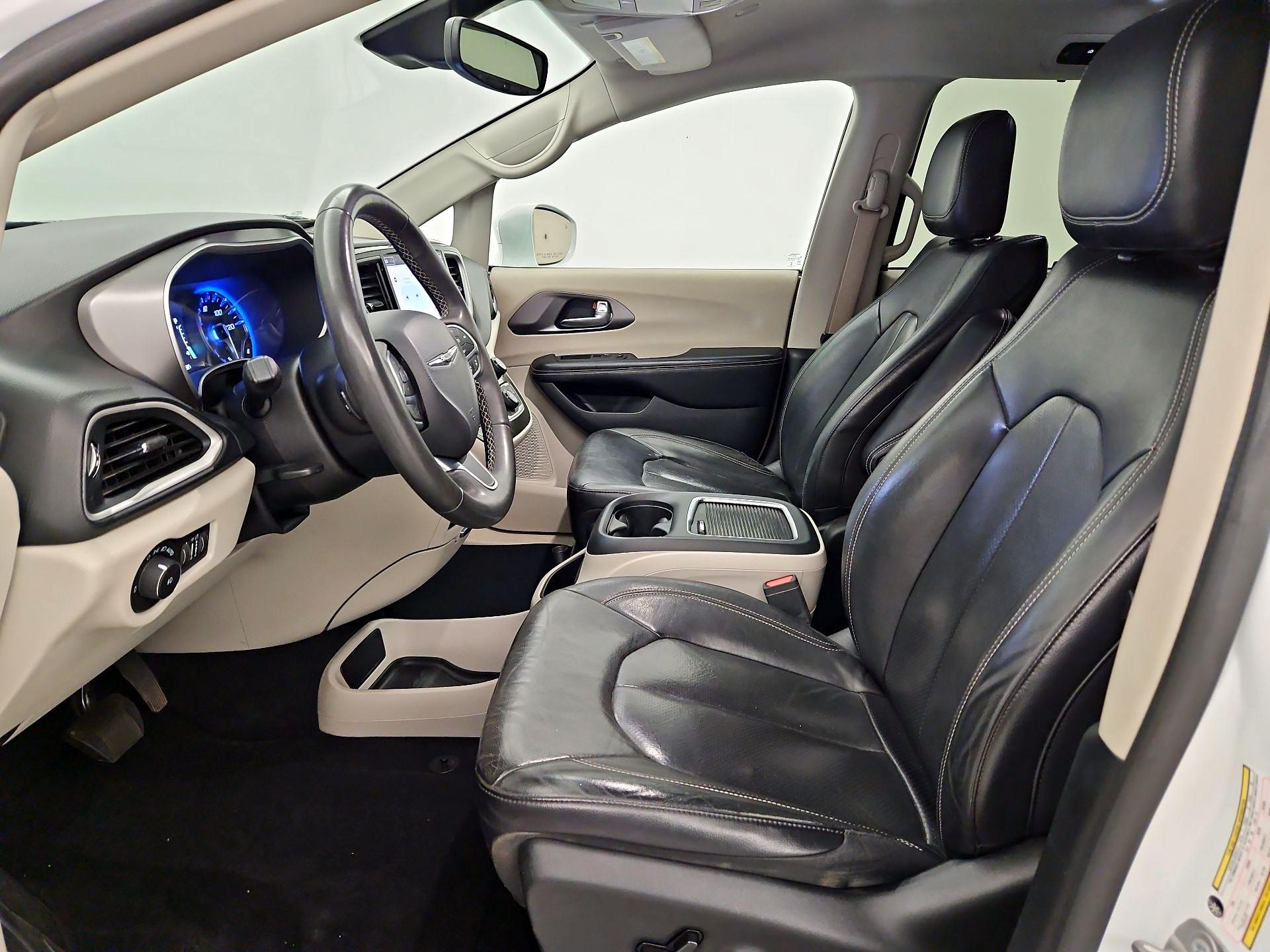 Thumbnail: 2022 Chrysler Pacifica - 11