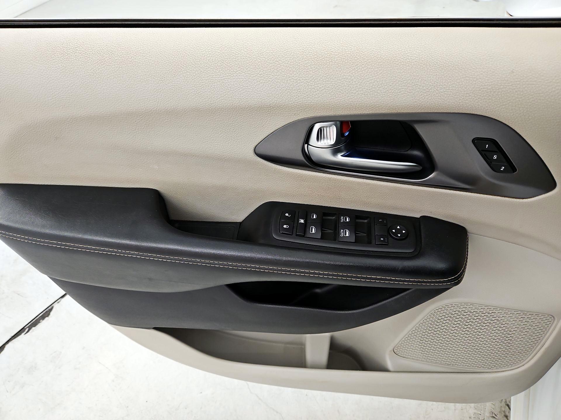 Thumbnail: 2022 Chrysler Pacifica - 12