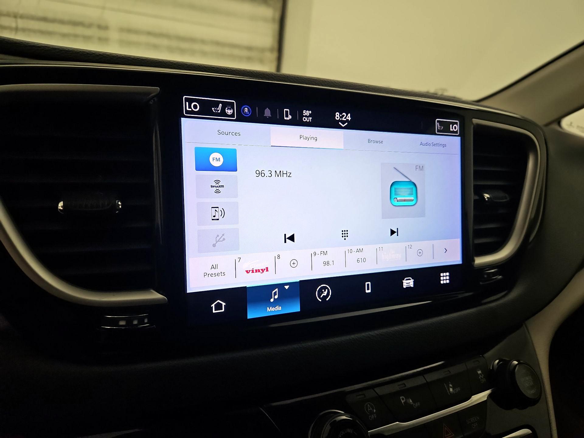 Thumbnail: 2022 Chrysler Pacifica - 15
