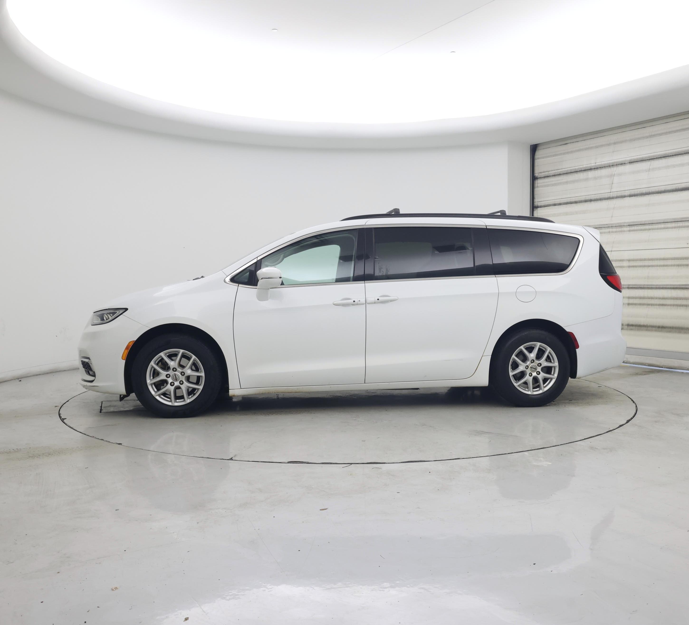 Thumbnail: 2022 Chrysler Pacifica - 3