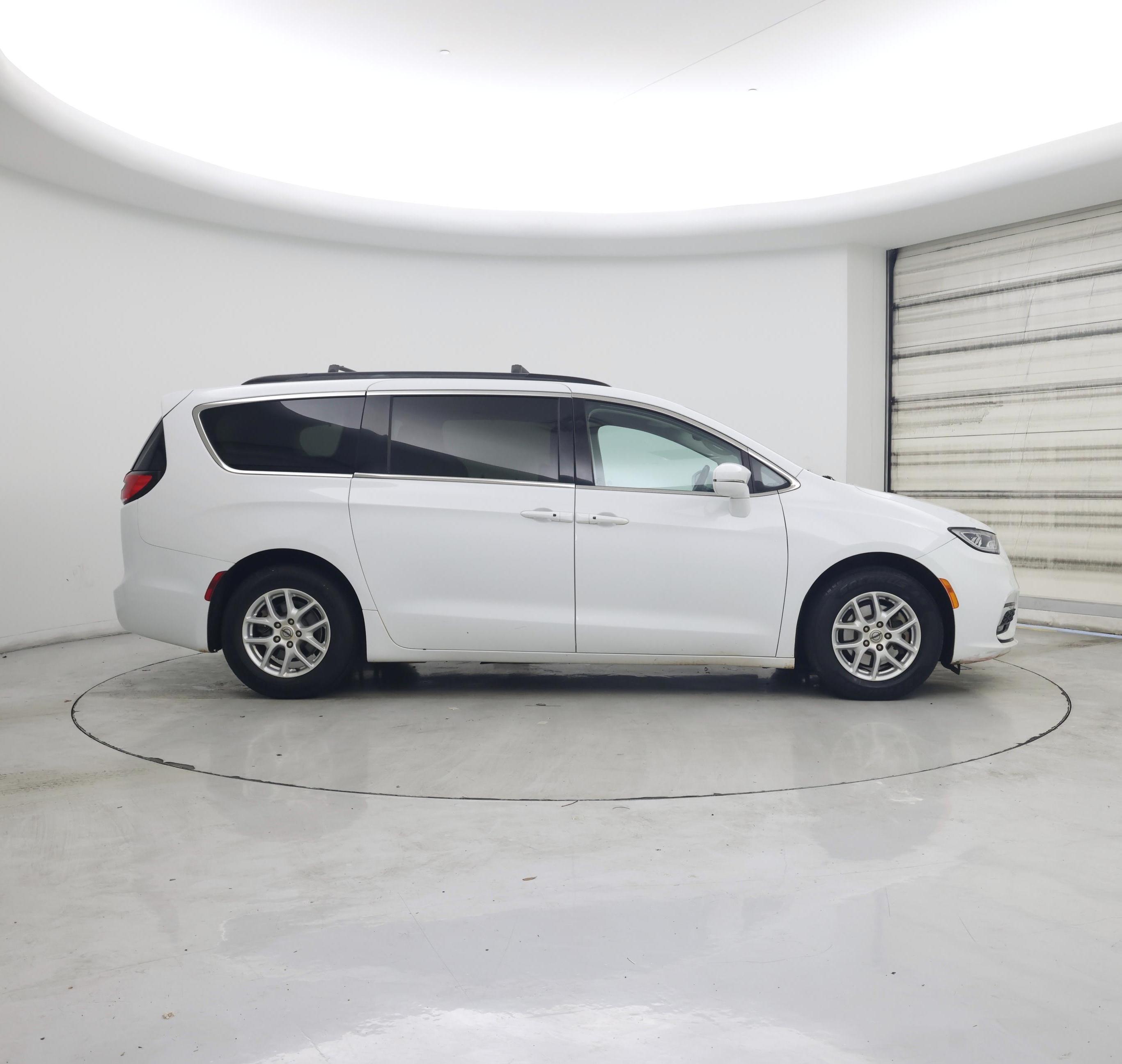 Thumbnail: 2022 Chrysler Pacifica - 7