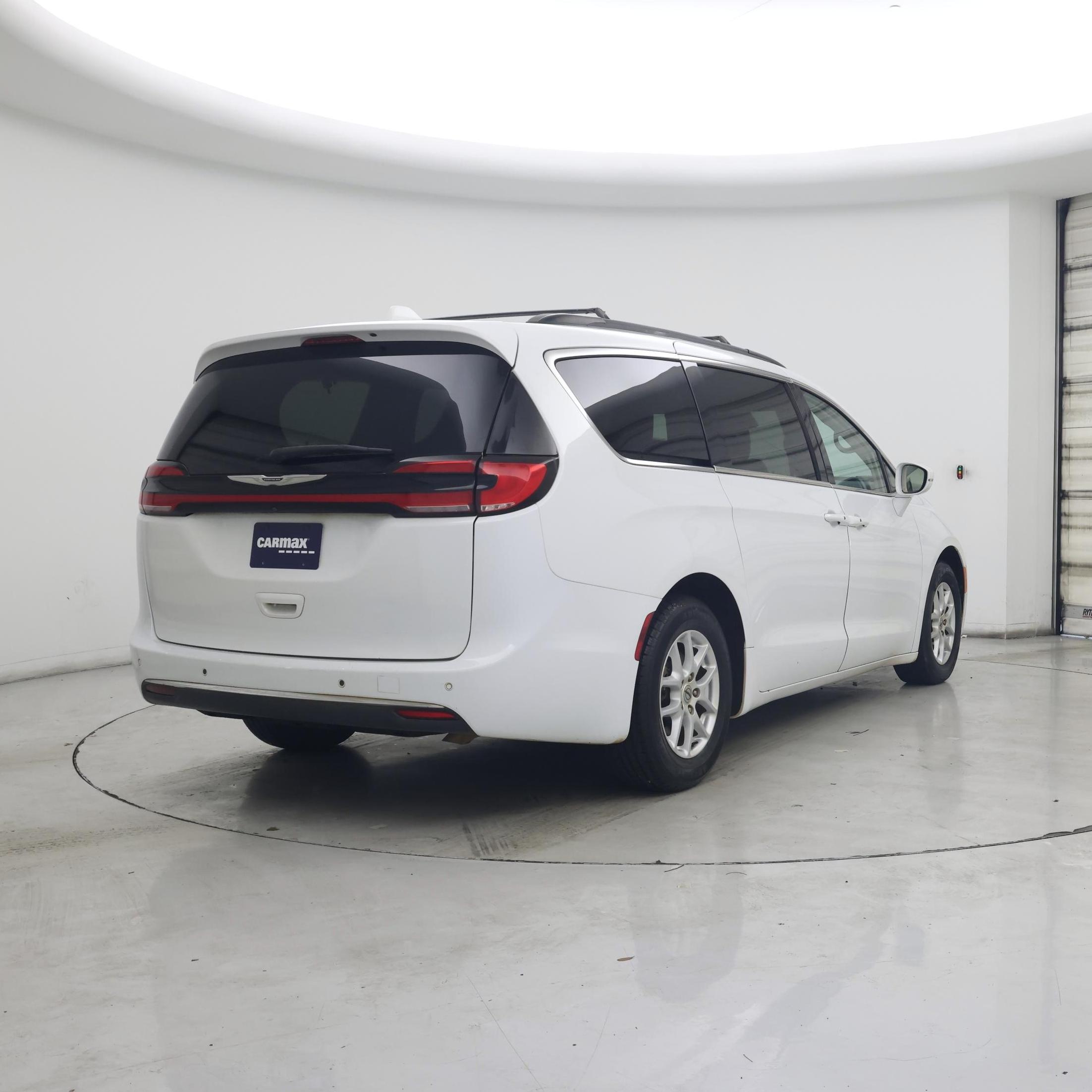 Thumbnail: 2022 Chrysler Pacifica - 8