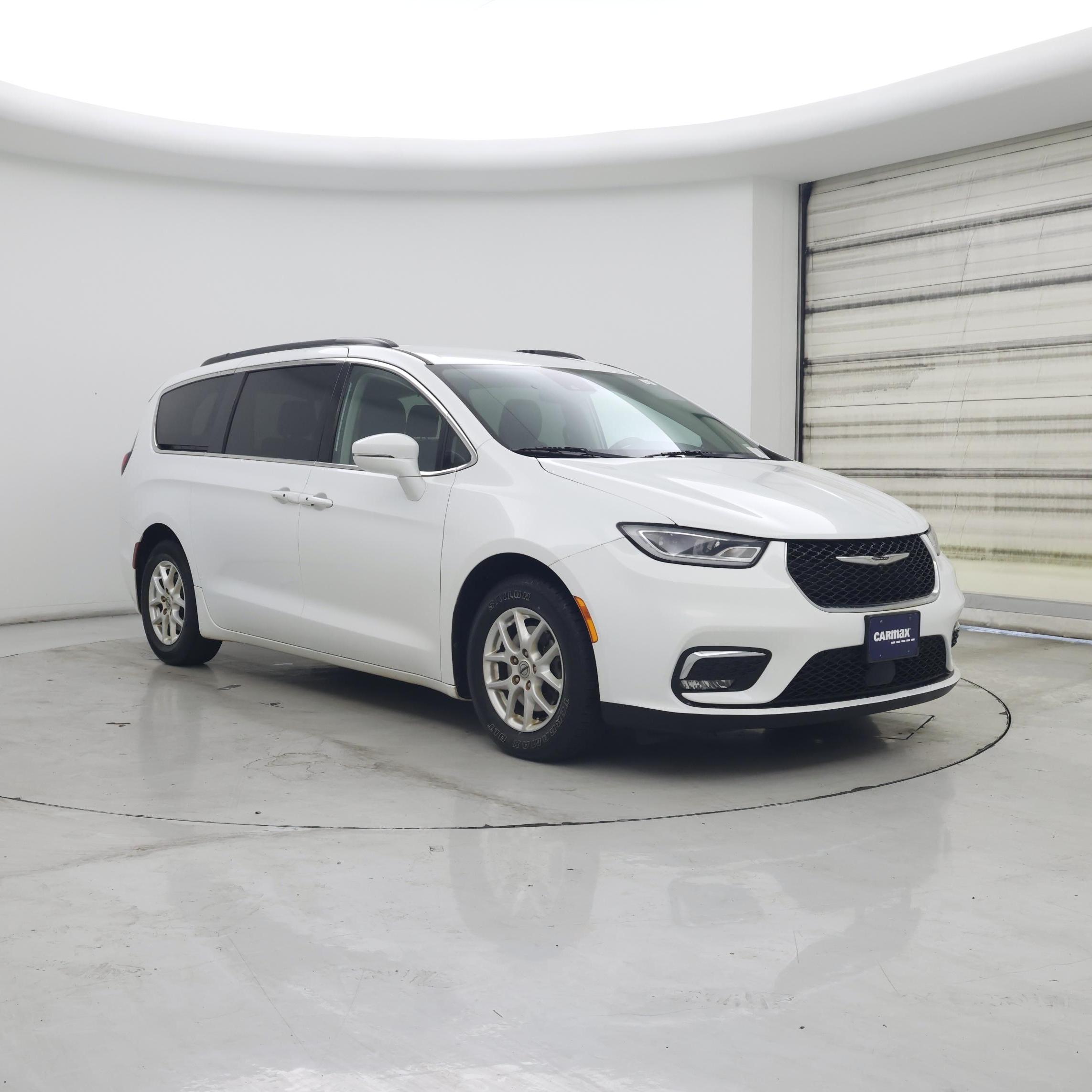 White 2022 Chrysler Pacifica Touring L FWD Minivan Front-Wheel Drive Automatic