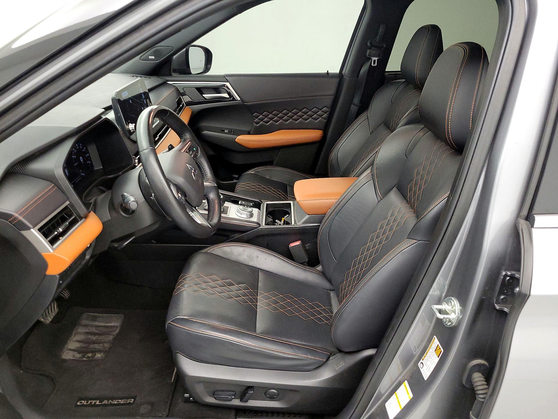 Thumbnail: 2024 Mitsubishi Outlander - 11