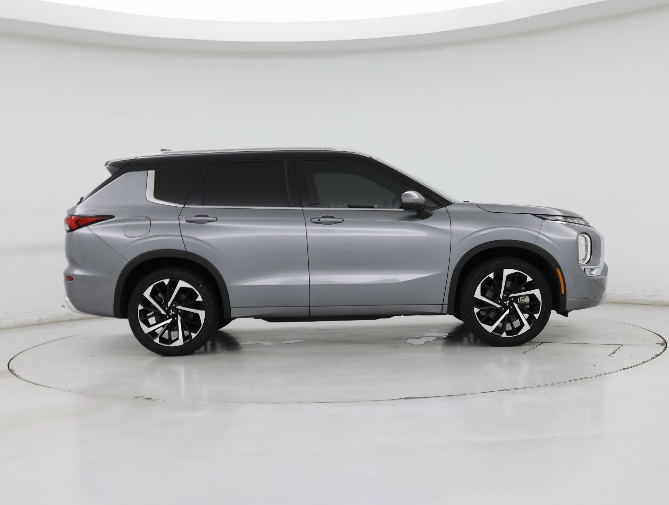 Thumbnail: 2024 Mitsubishi Outlander - 7