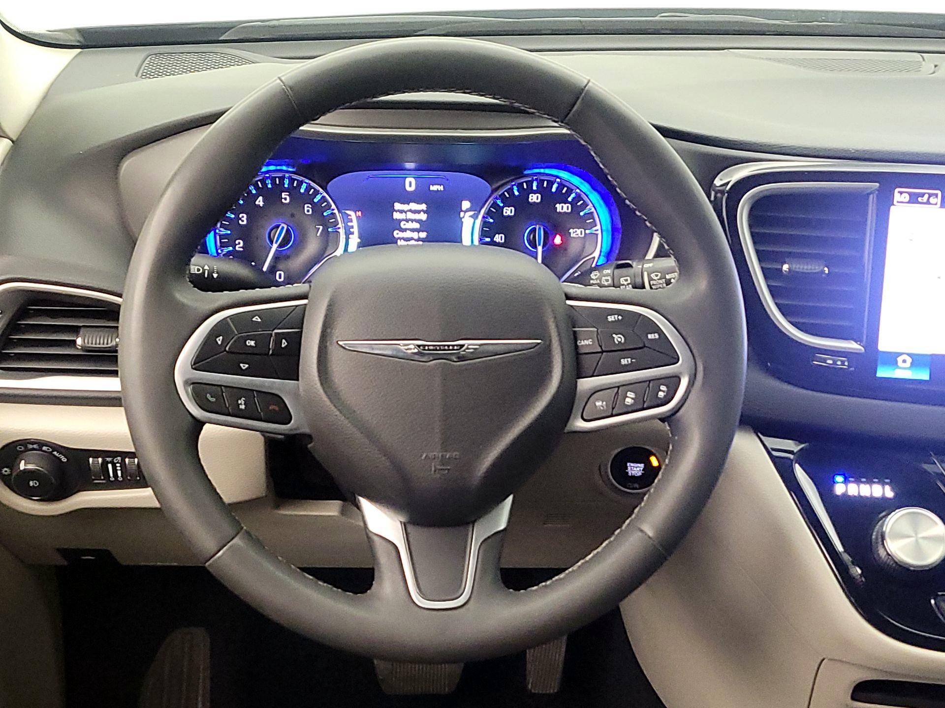 Thumbnail: 2023 Chrysler Pacifica - 10