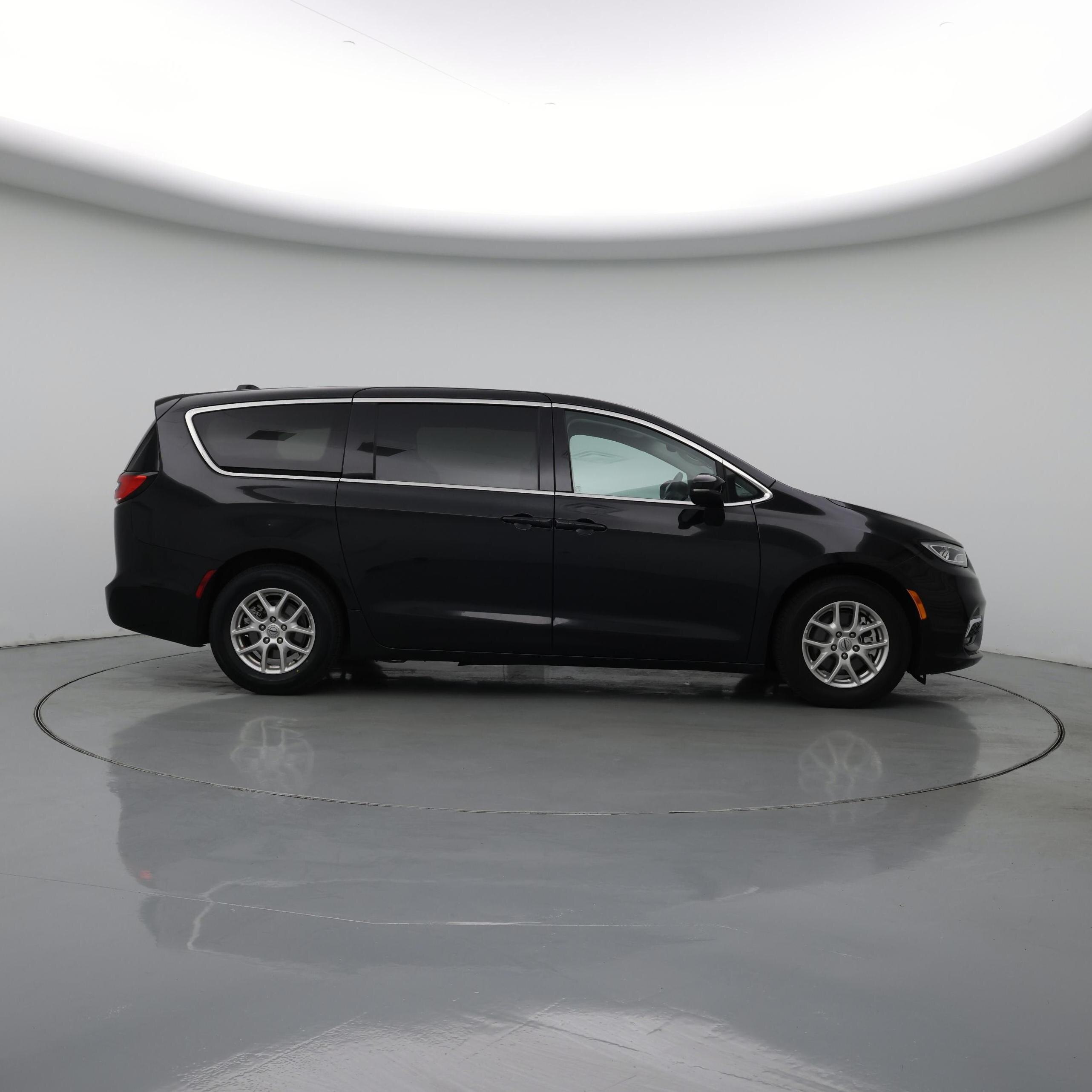 Thumbnail: 2023 Chrysler Pacifica - 7