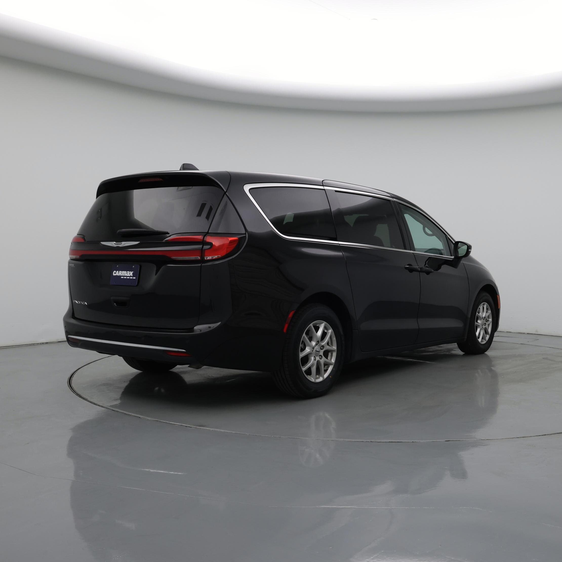 Thumbnail: 2023 Chrysler Pacifica - 8