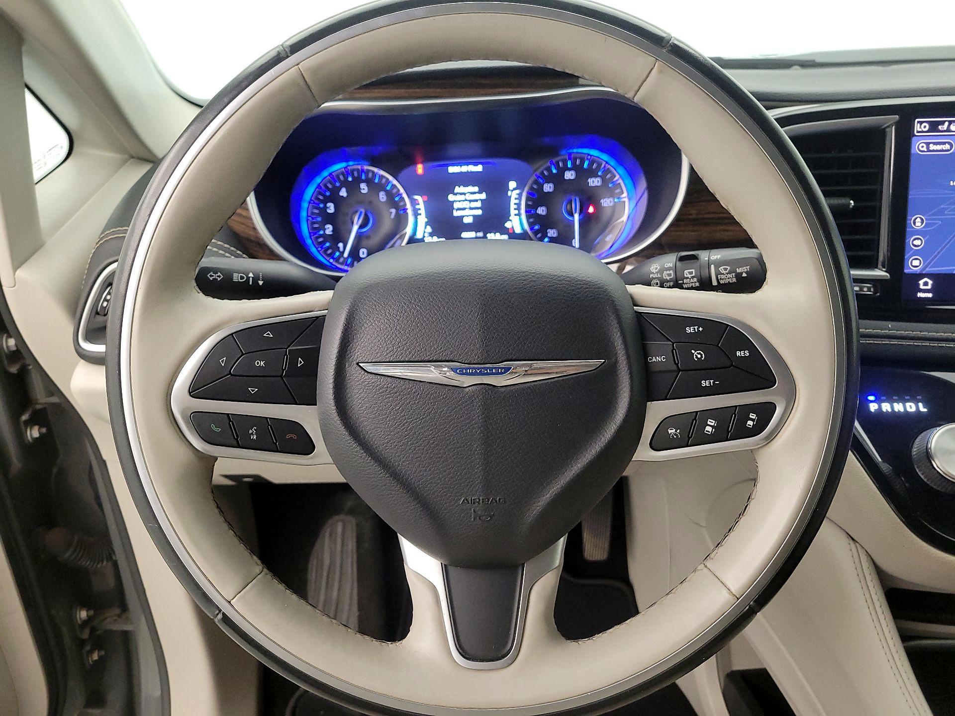 Thumbnail: 2021 Chrysler Pacifica - 10