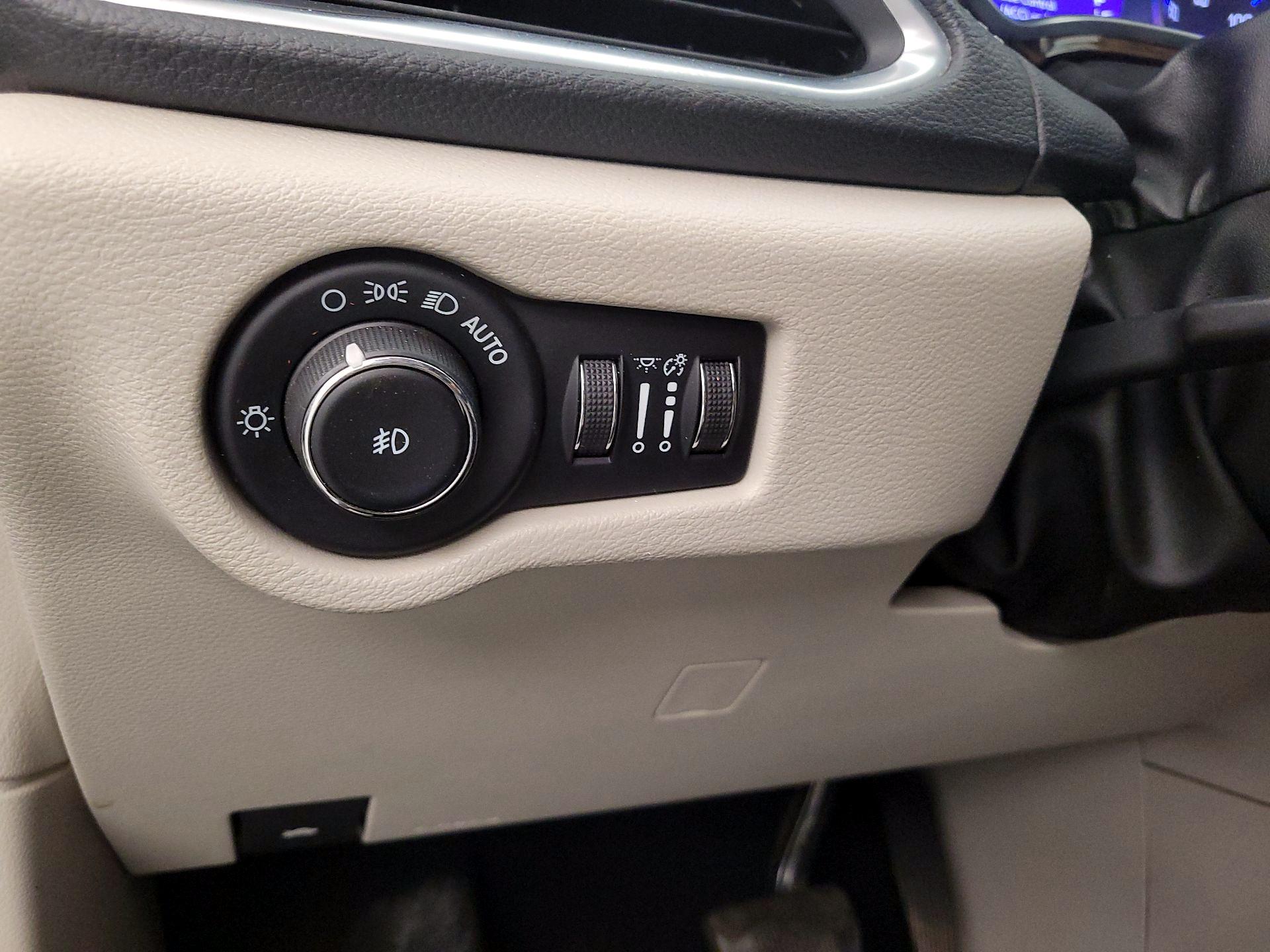 Thumbnail: 2021 Chrysler Pacifica - 13