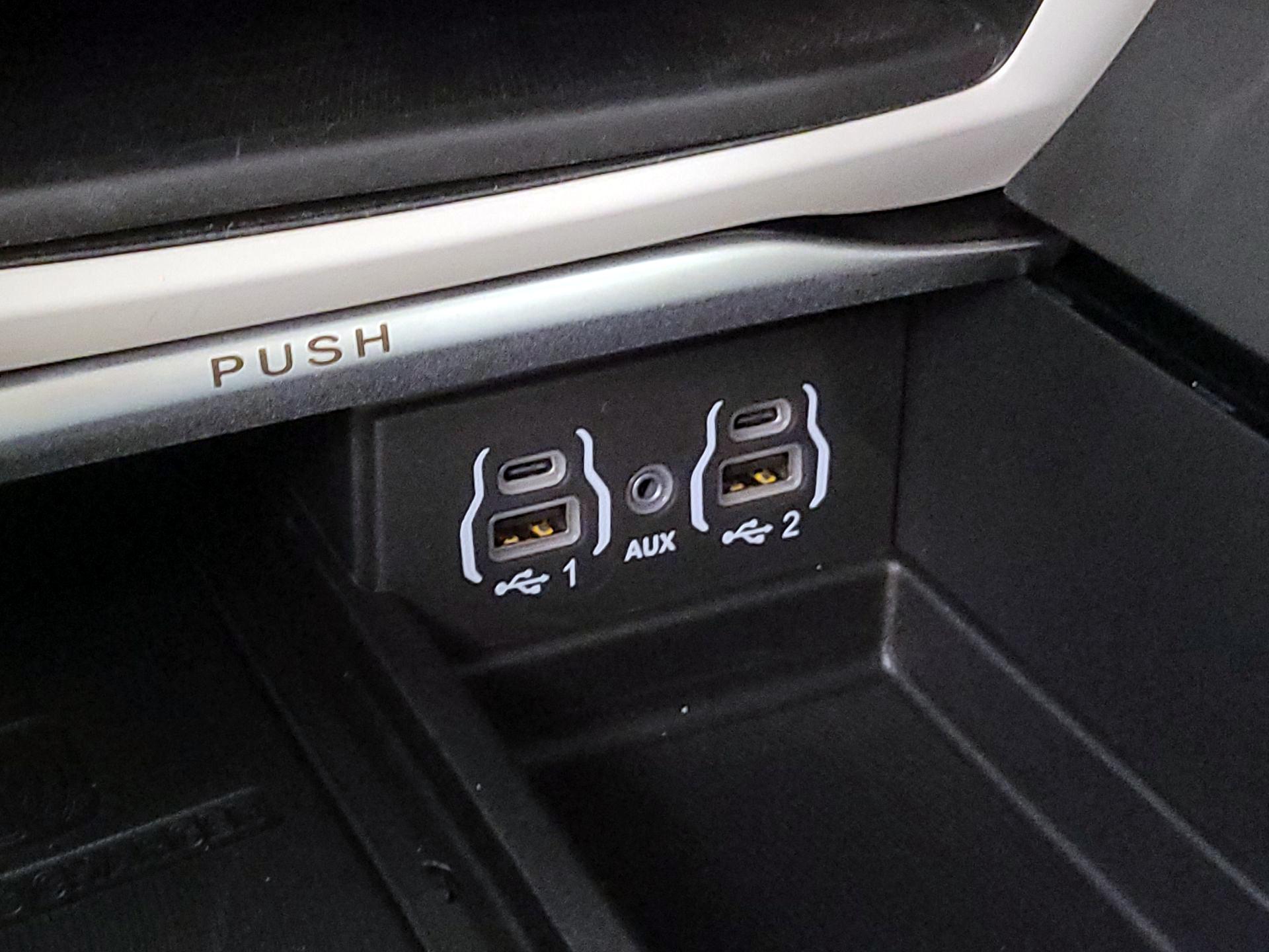 Thumbnail: 2021 Chrysler Pacifica - 19