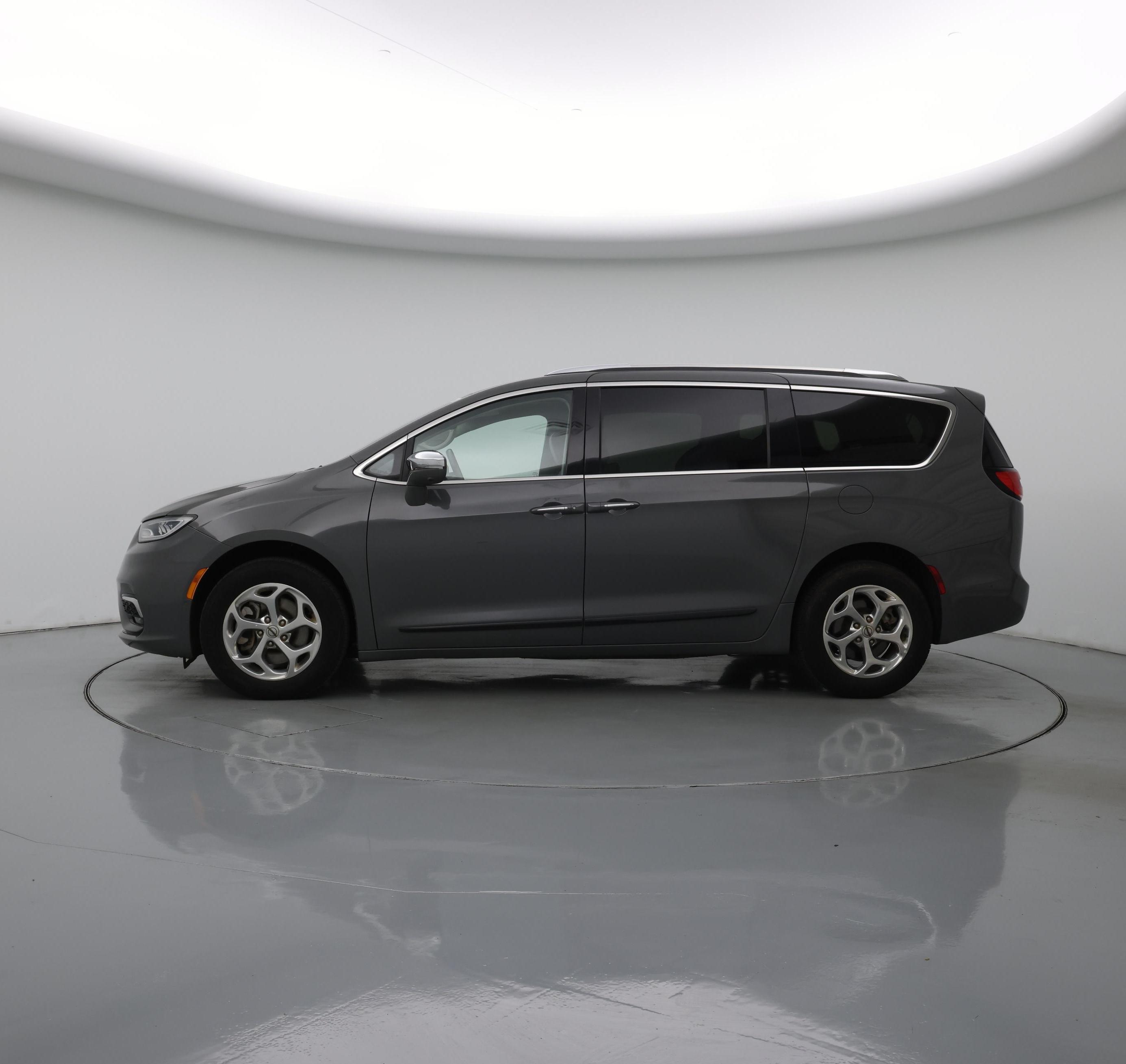 Thumbnail: 2021 Chrysler Pacifica - 3
