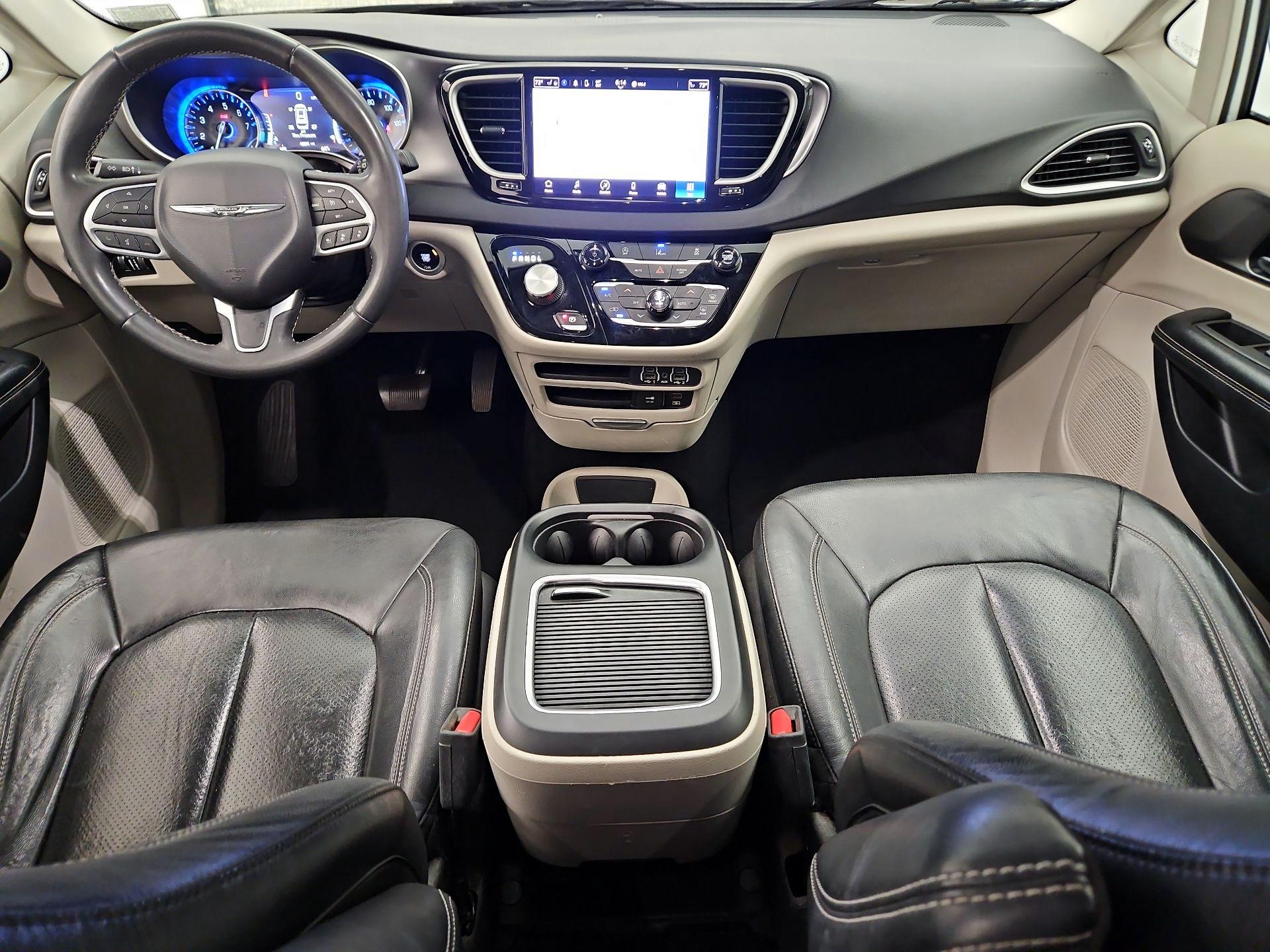Thumbnail: 2022 Chrysler Pacifica - 9