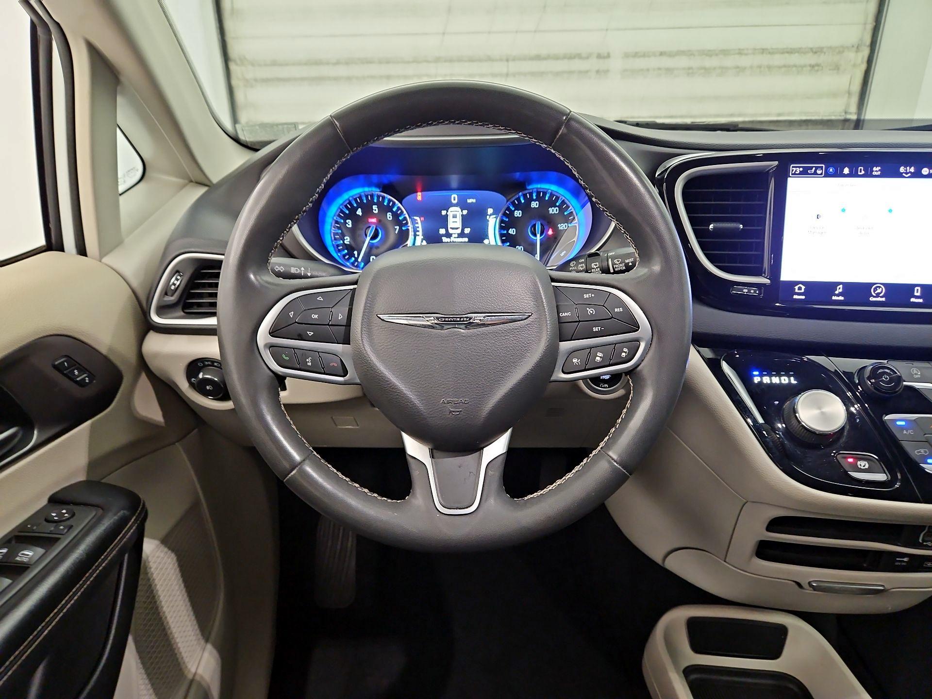 Thumbnail: 2022 Chrysler Pacifica - 10