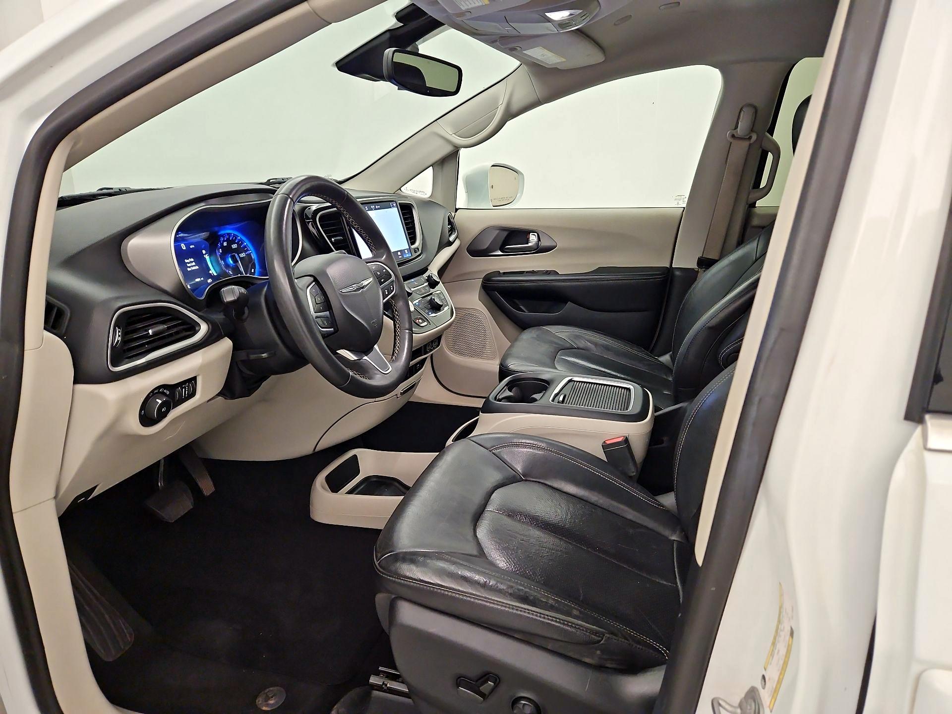 Thumbnail: 2022 Chrysler Pacifica - 11