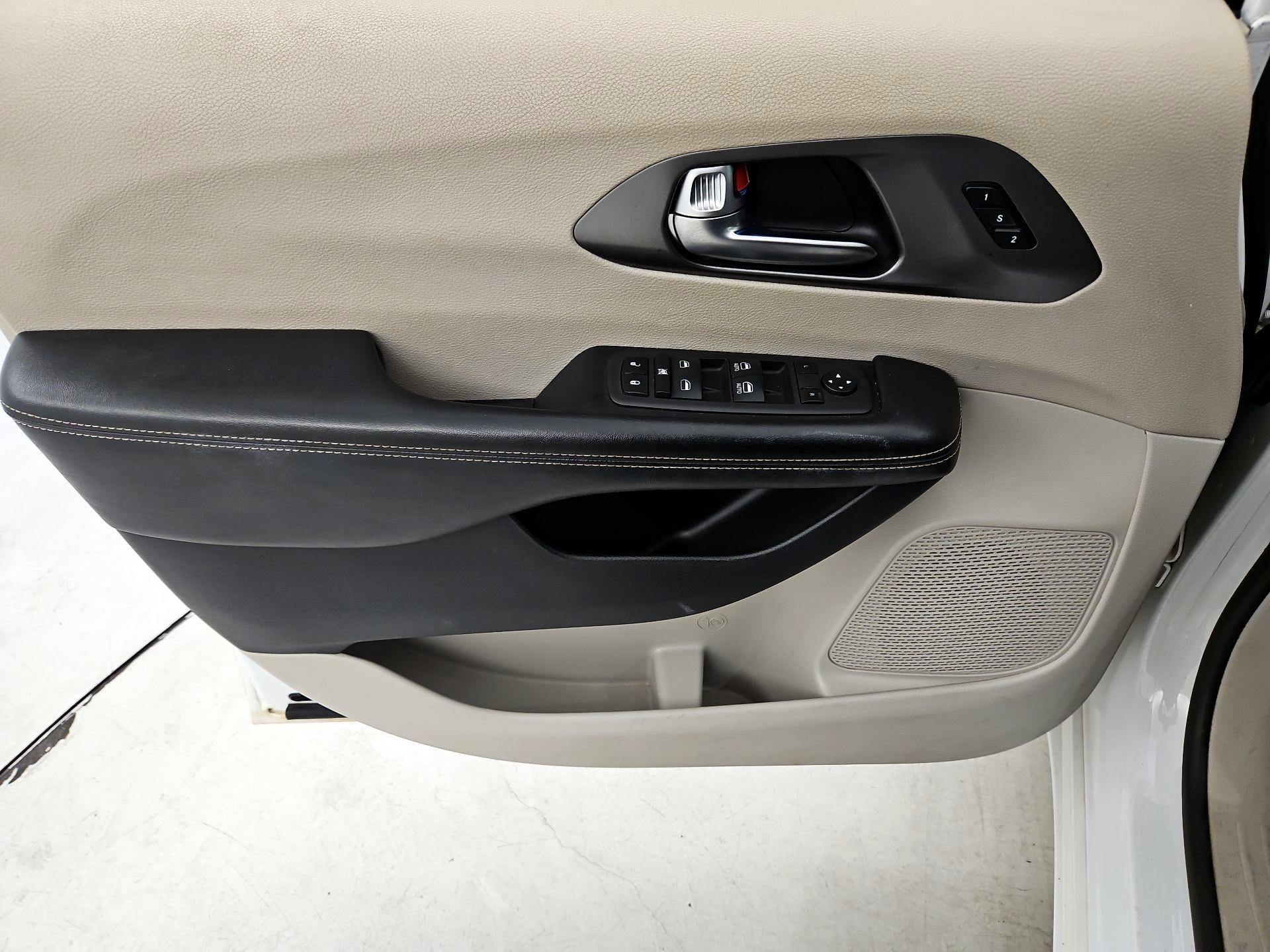 Thumbnail: 2022 Chrysler Pacifica - 12