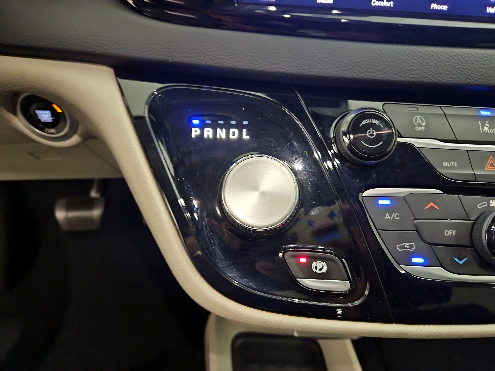 Thumbnail: 2022 Chrysler Pacifica - 17