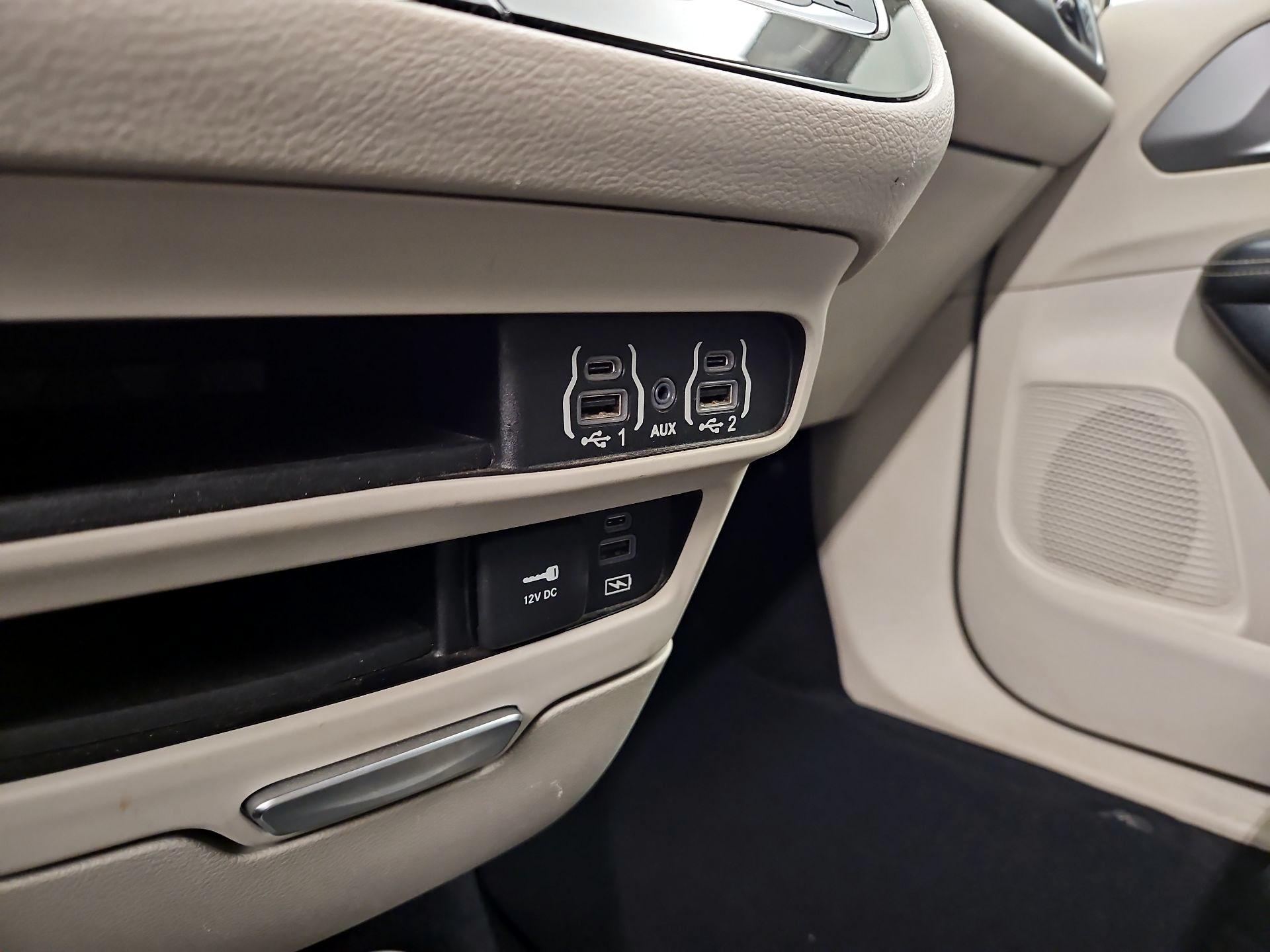 Thumbnail: 2022 Chrysler Pacifica - 18