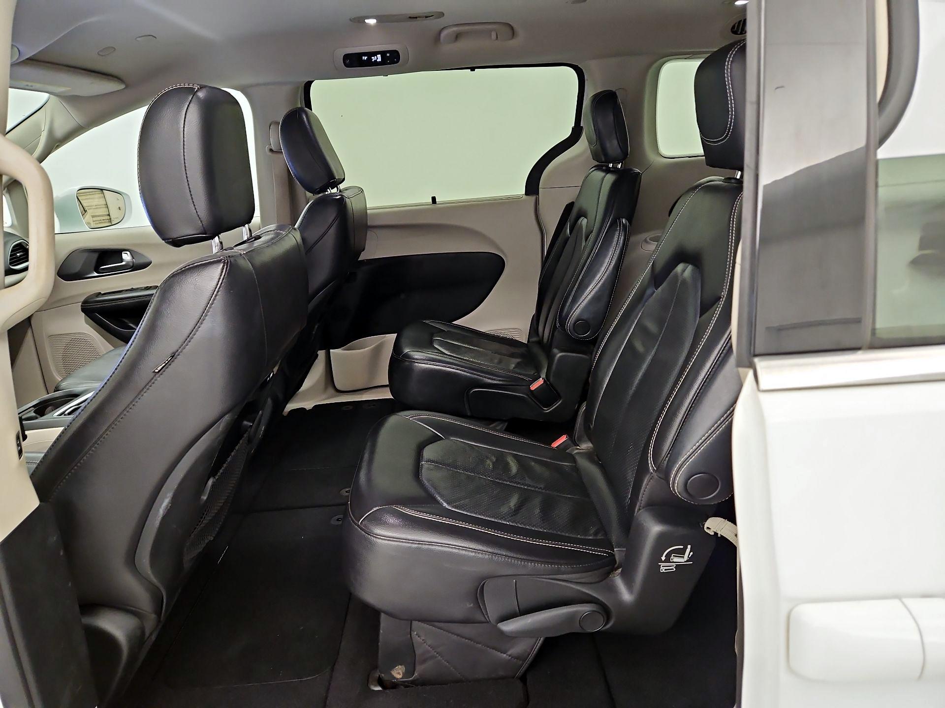 Thumbnail: 2022 Chrysler Pacifica - 19