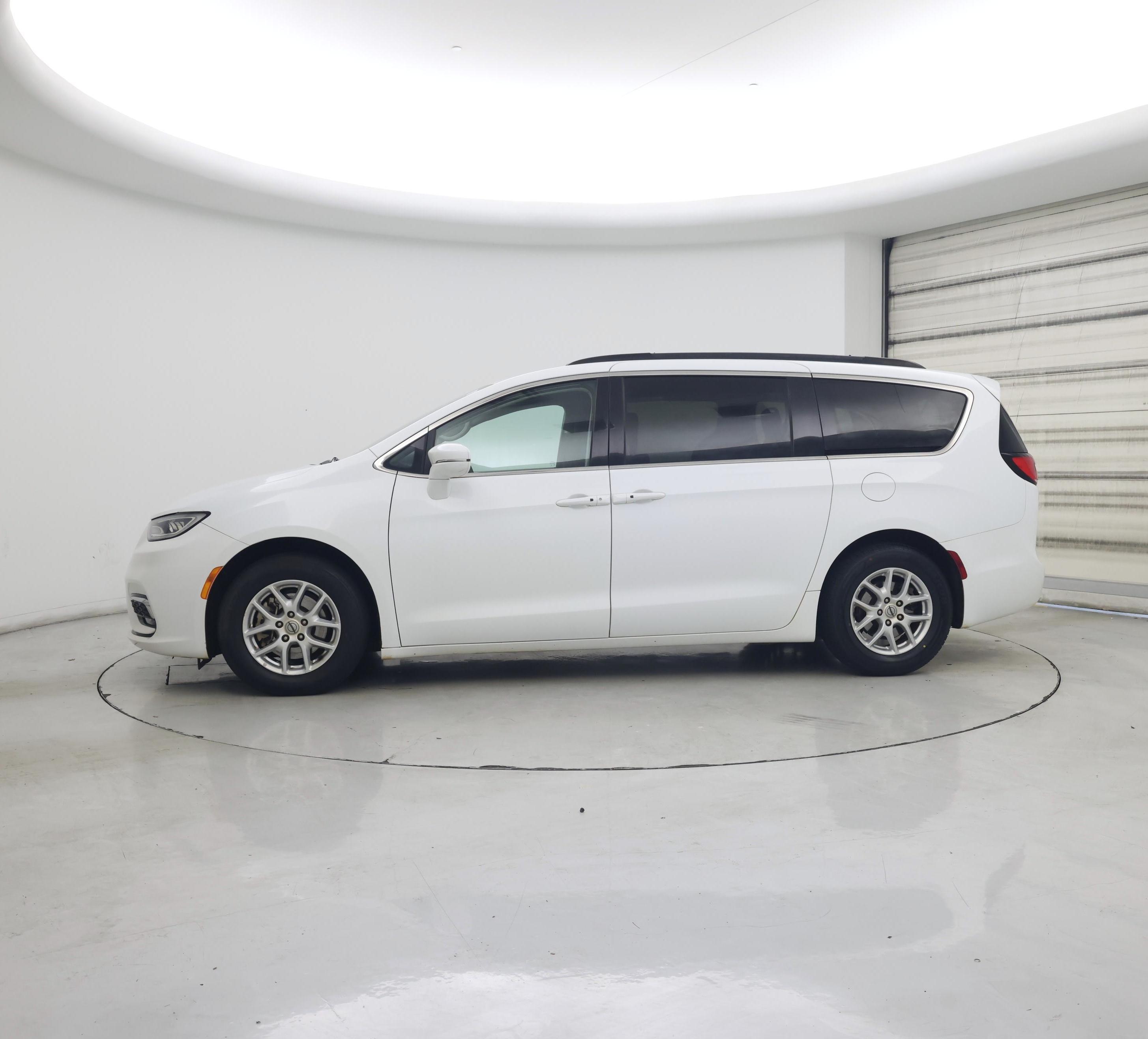 Thumbnail: 2022 Chrysler Pacifica - 3